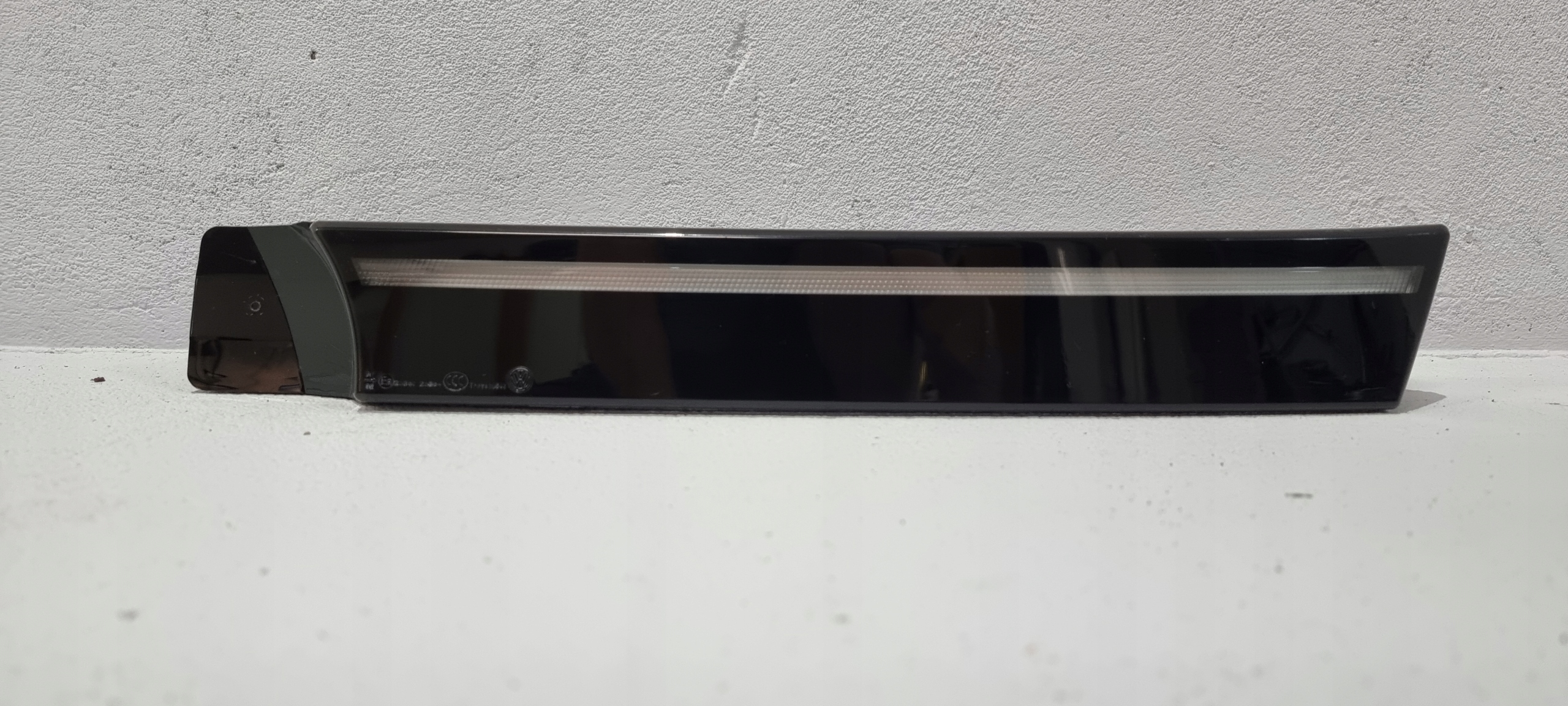 левый led в бампер vw ID4 11A 20-