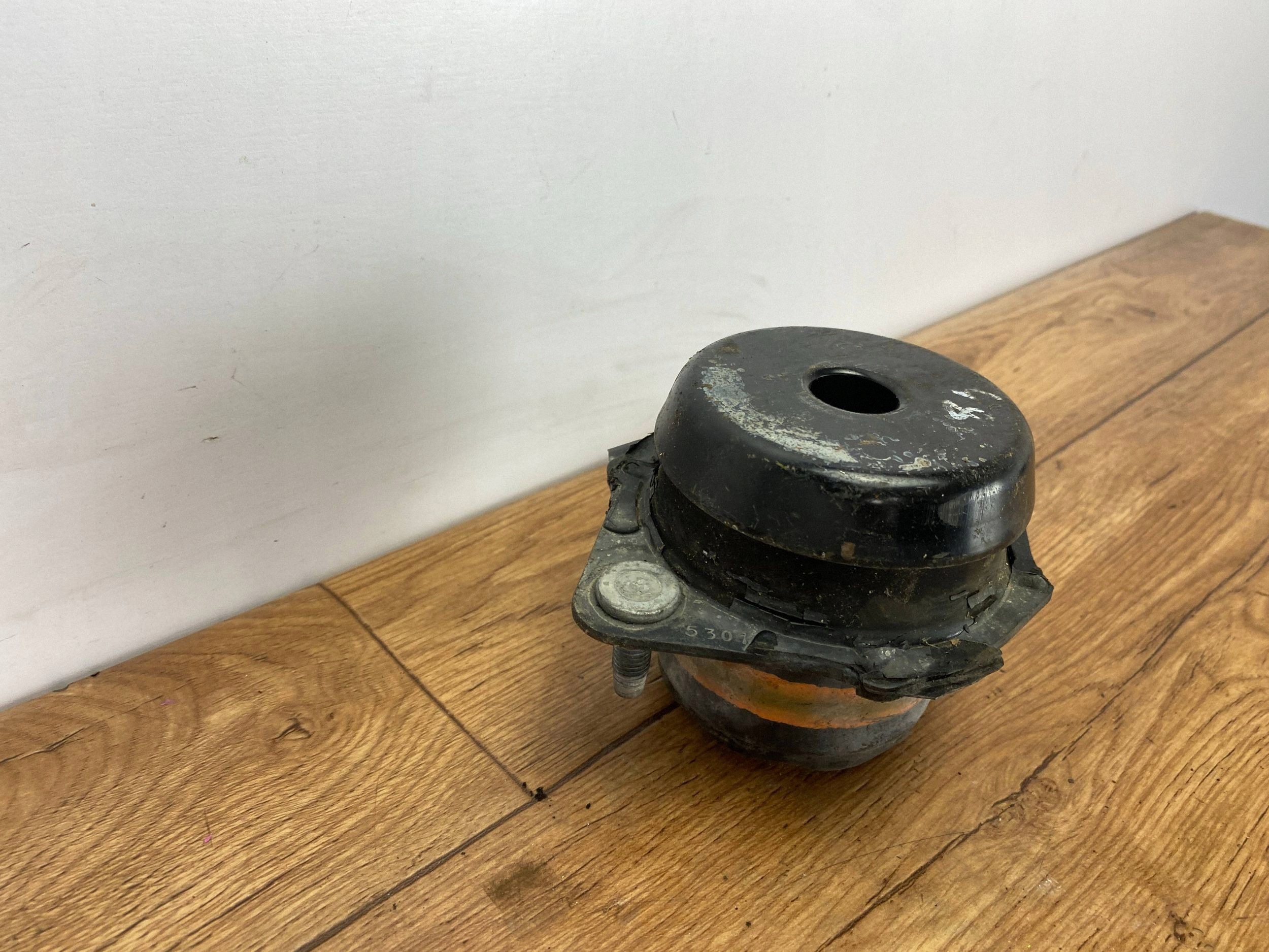 engine mount Cadillac Escalade IV 2015+