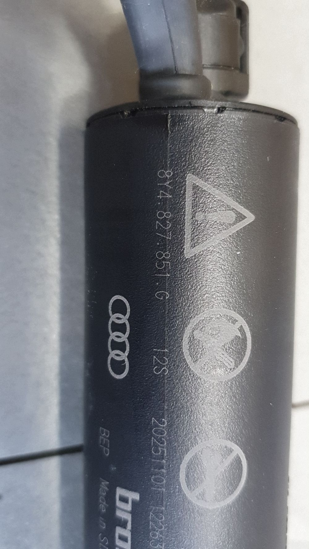 Audi A3 8Y damper electrical bonnet 8Y4827851G