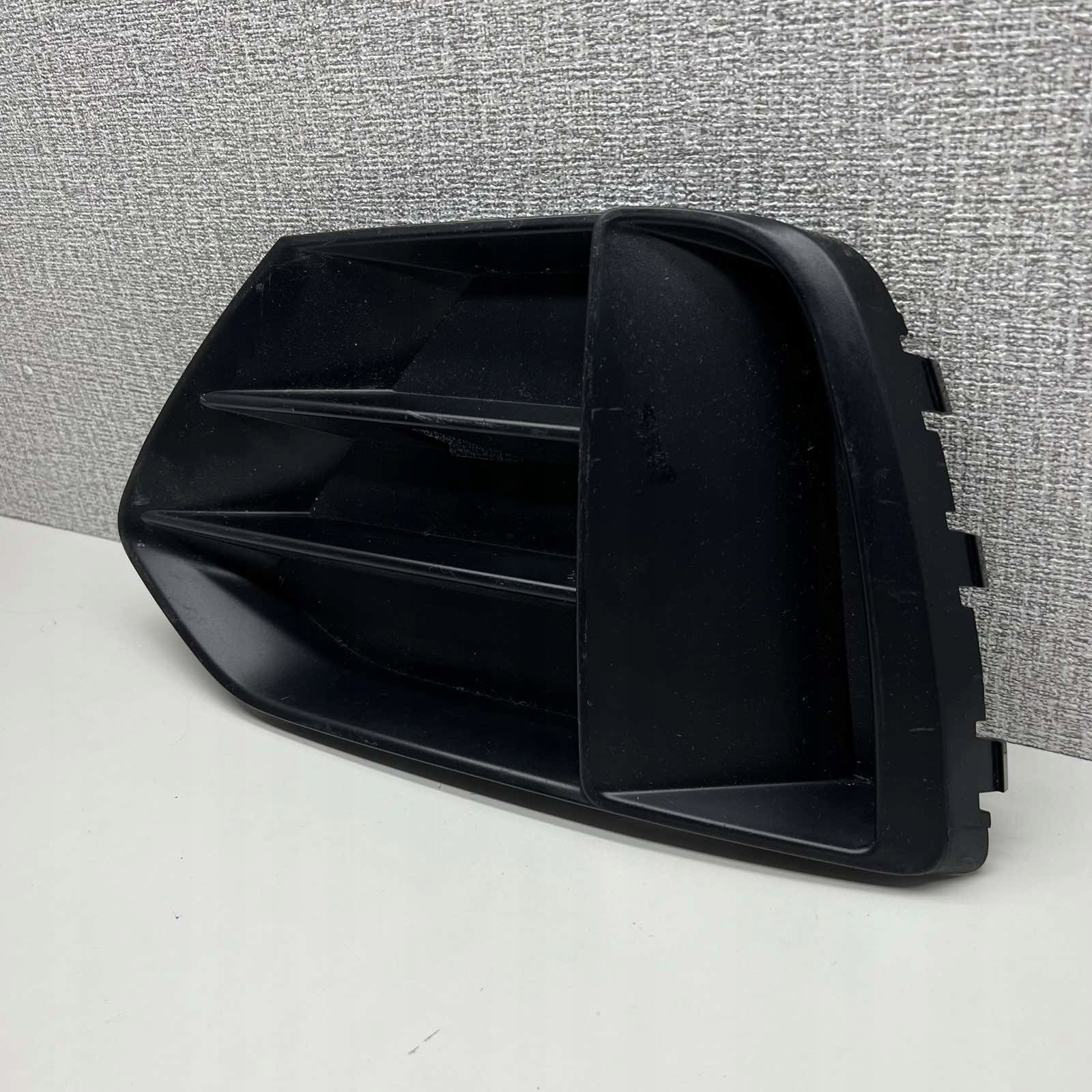AUDI Q3 83A 2020R grid of a bumper left front 83A807681