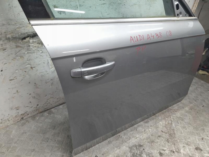 DRZWI PRAWY PRZÓD AUDI A4 B8 Typ samochodu Samochody osobowe