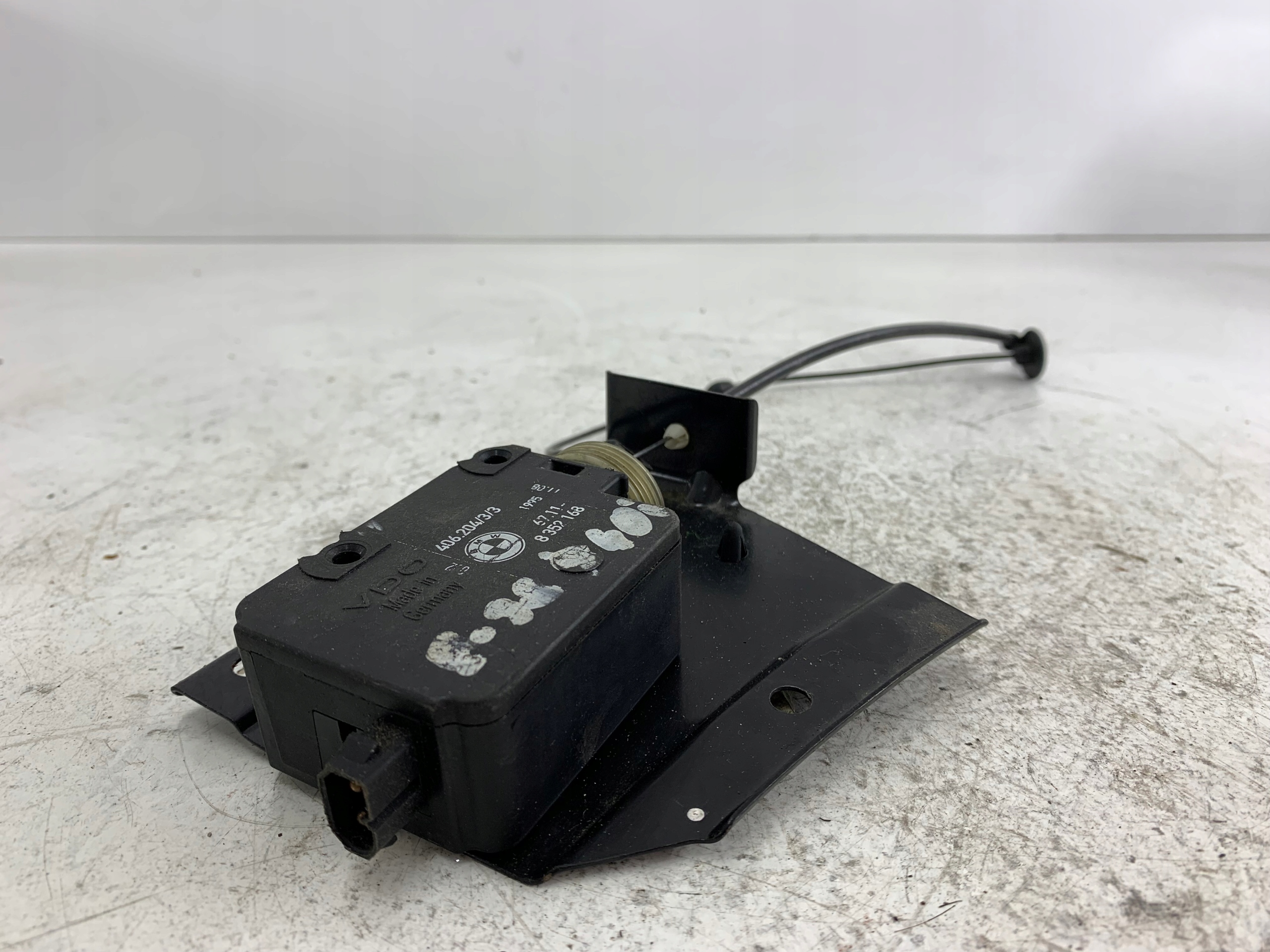BMW E39 amortizer vratašca rezervoara goriva 8352168