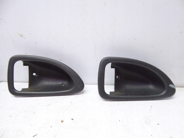 VOLVO S40 V40 LIFT 95-04 OSŁONA KLAMKI WEWNĘTRZNEJ LEWA