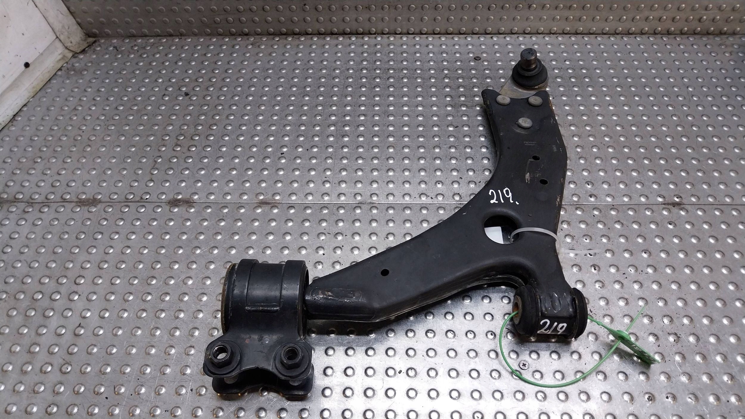 arm left front 8V41-3A424-AB FORD KUGA MK1