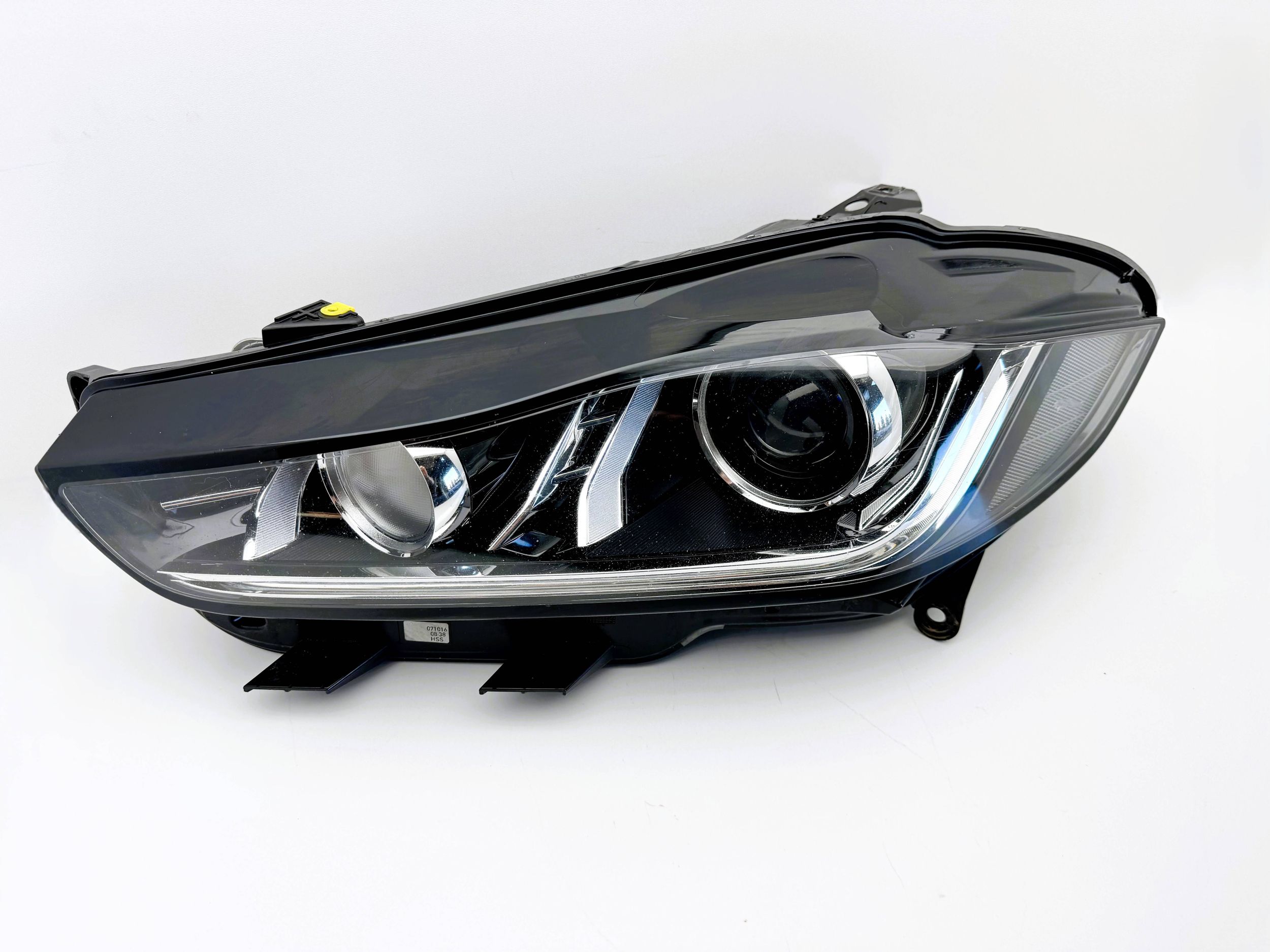 Lampa przednia lewa Jaguar XE X760 GX7313W030EG