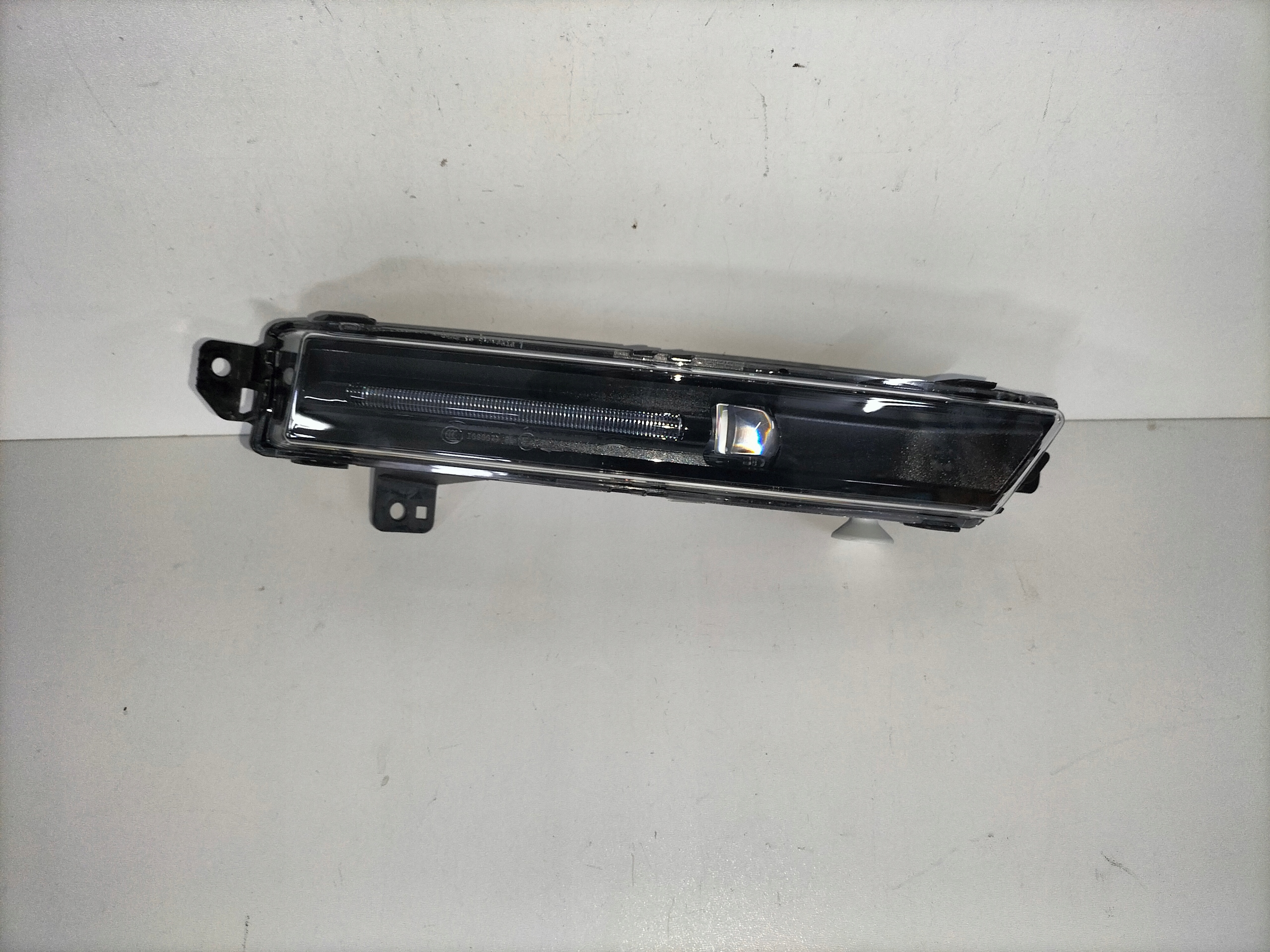 Halogen lampa prawy JAGUAR F-PACE 16- LED z modułem