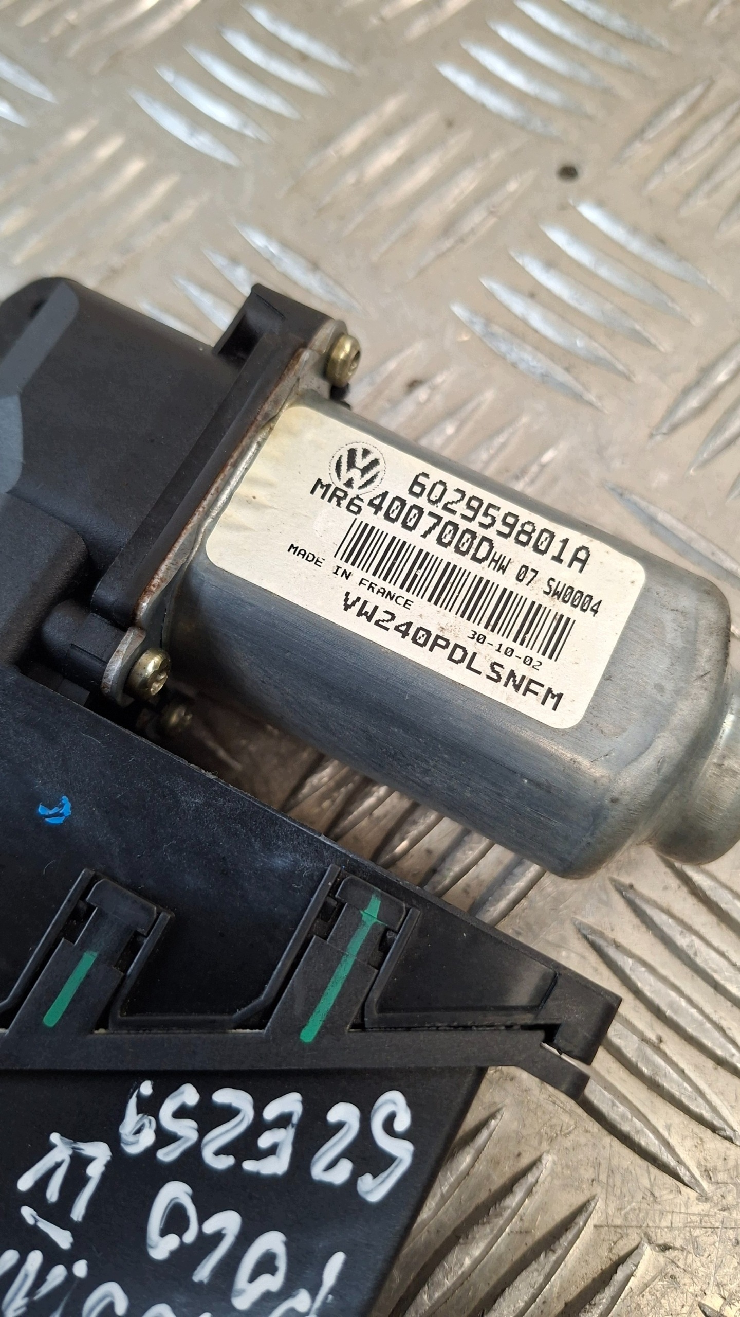 moteur vitres droite avant VW POLO IV