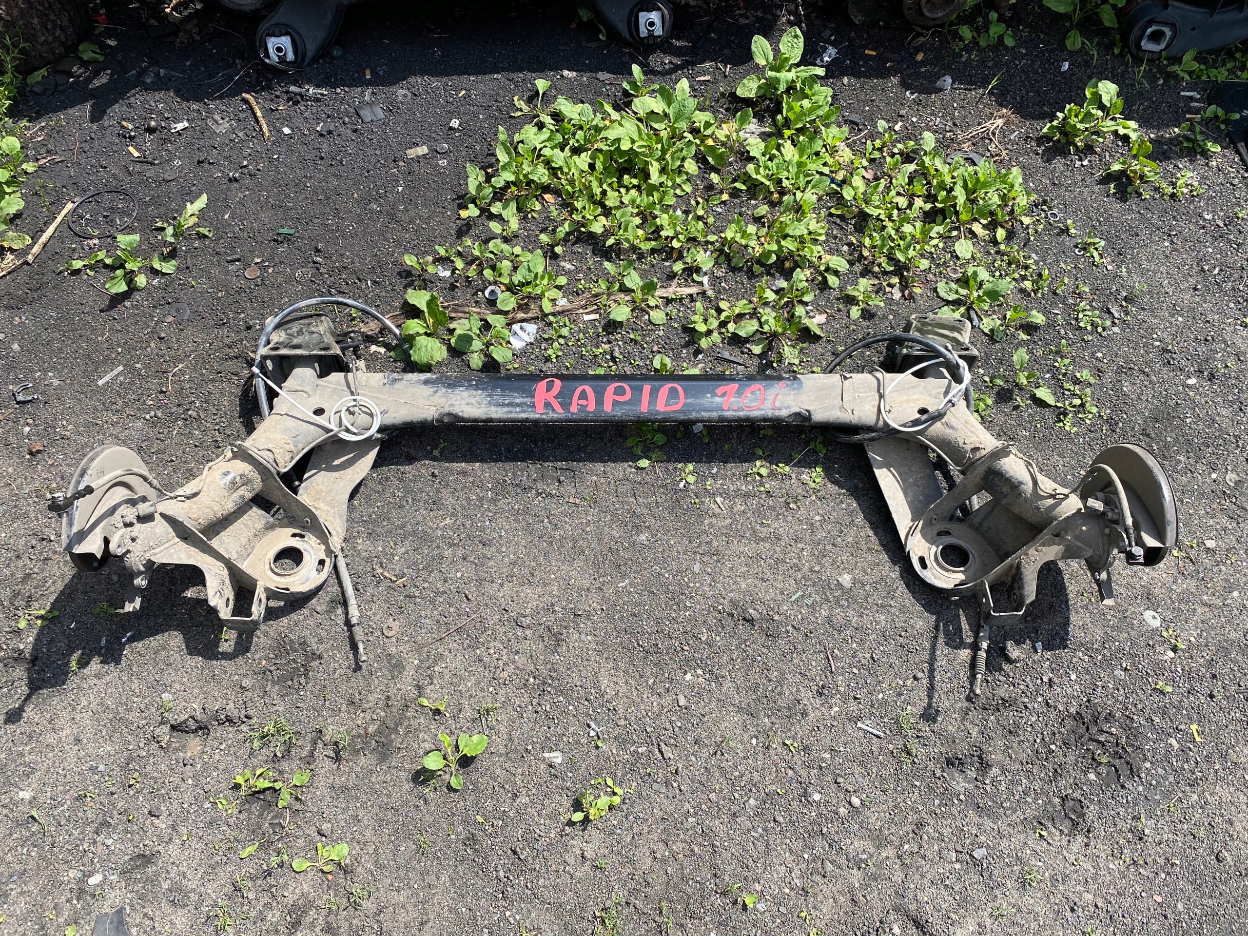 24 SKODA RAPID BELKA ZAWIESZENIE OŚ TYŁ