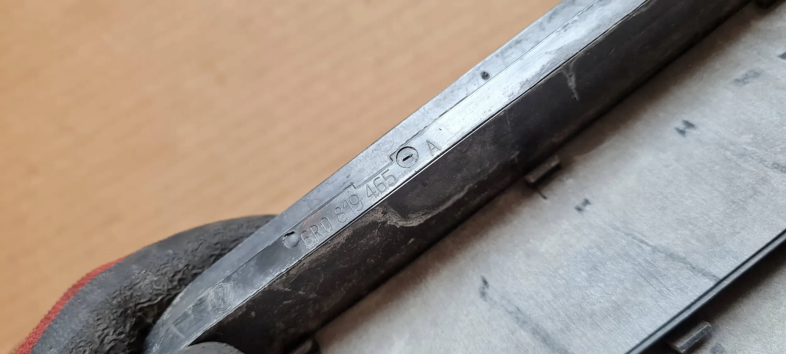 A4 B9 8W grid WENTYLACYJNA boot rear part 6R0819465A