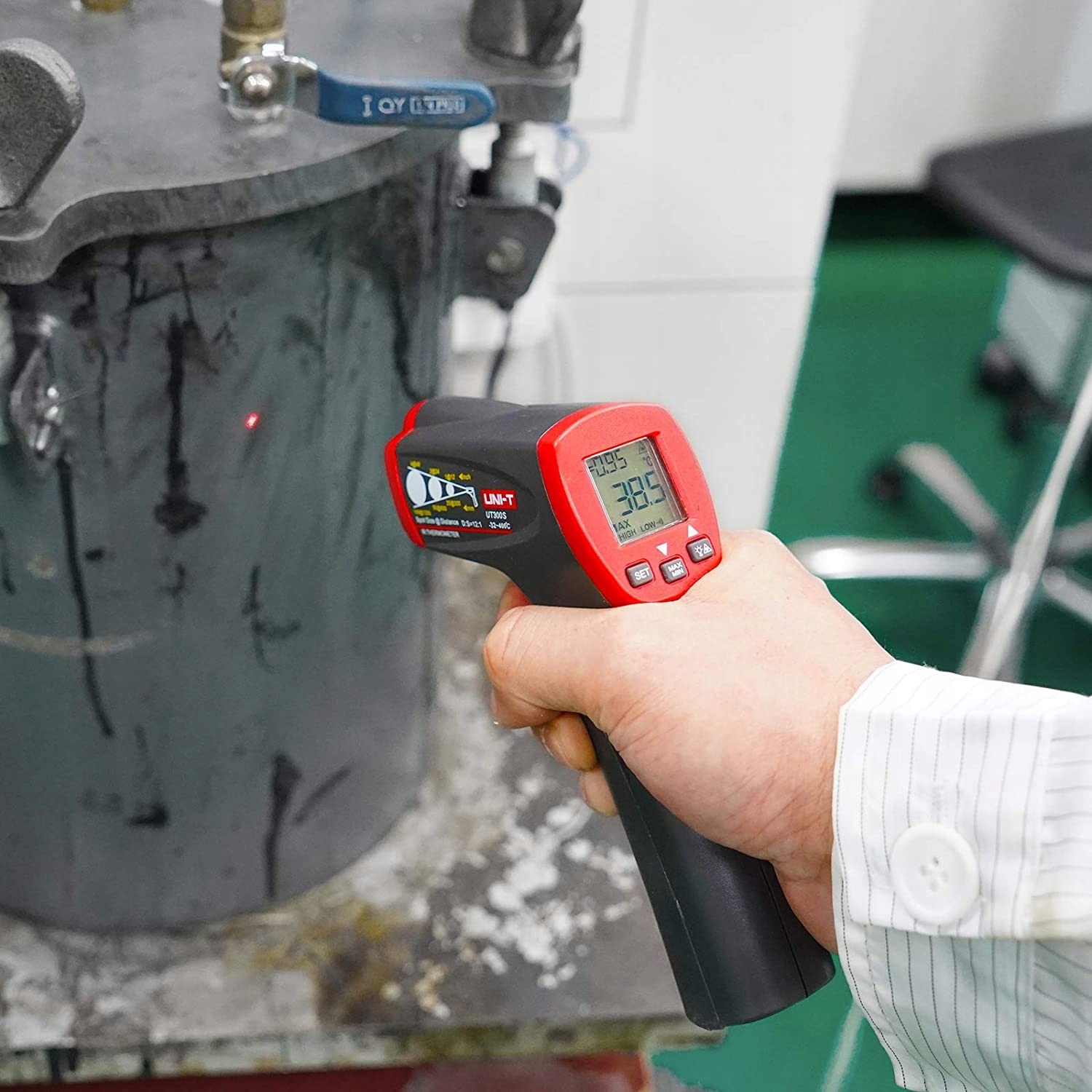 PIROMETR TERMOMETR BEZDOTYKOWY UNI-T UT300S 400 st.C LASEROWY ELEKTRONICZNY Model UT300S