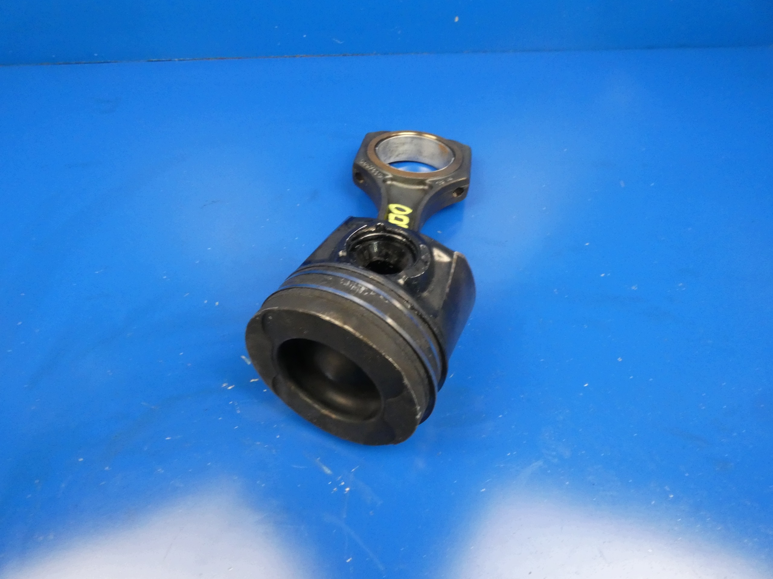 MERCEDES E class W212 W207 W204 2.2 CDI piston + connecting rod
