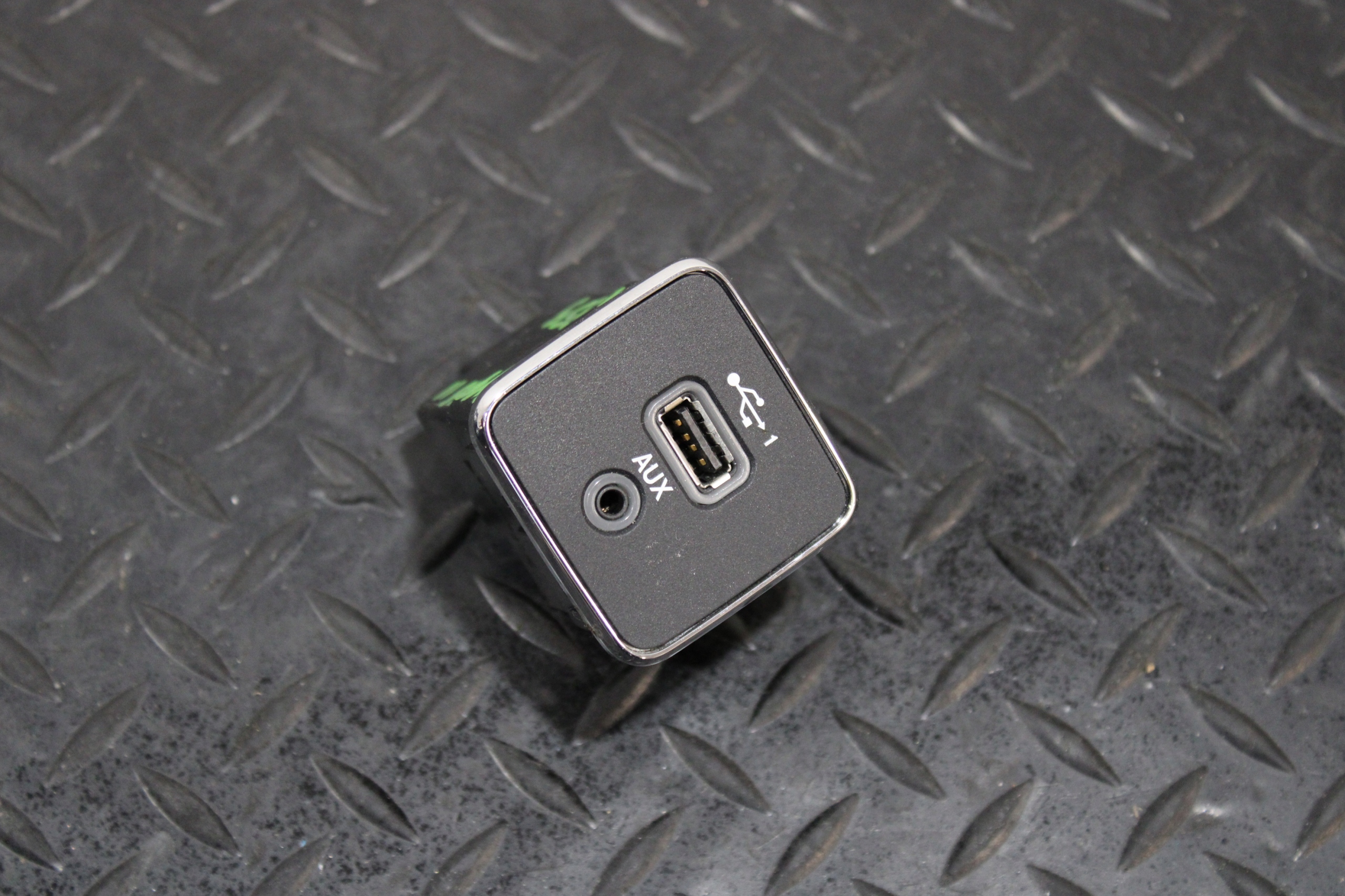 adapter USB AUX JEEP COMPASS II 2 53249959