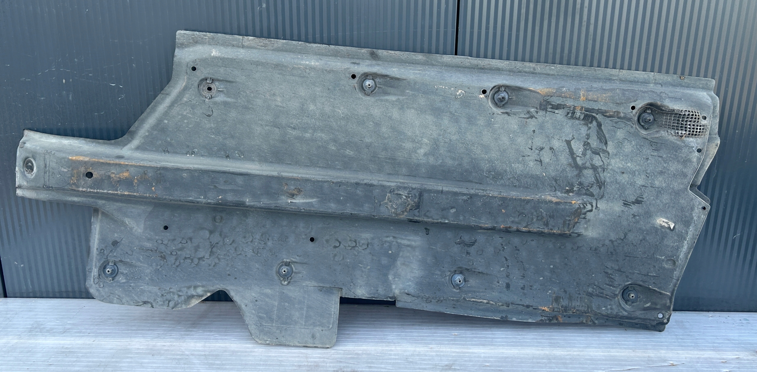 cover chassis left VW POLO V 6R 6Q0825201H