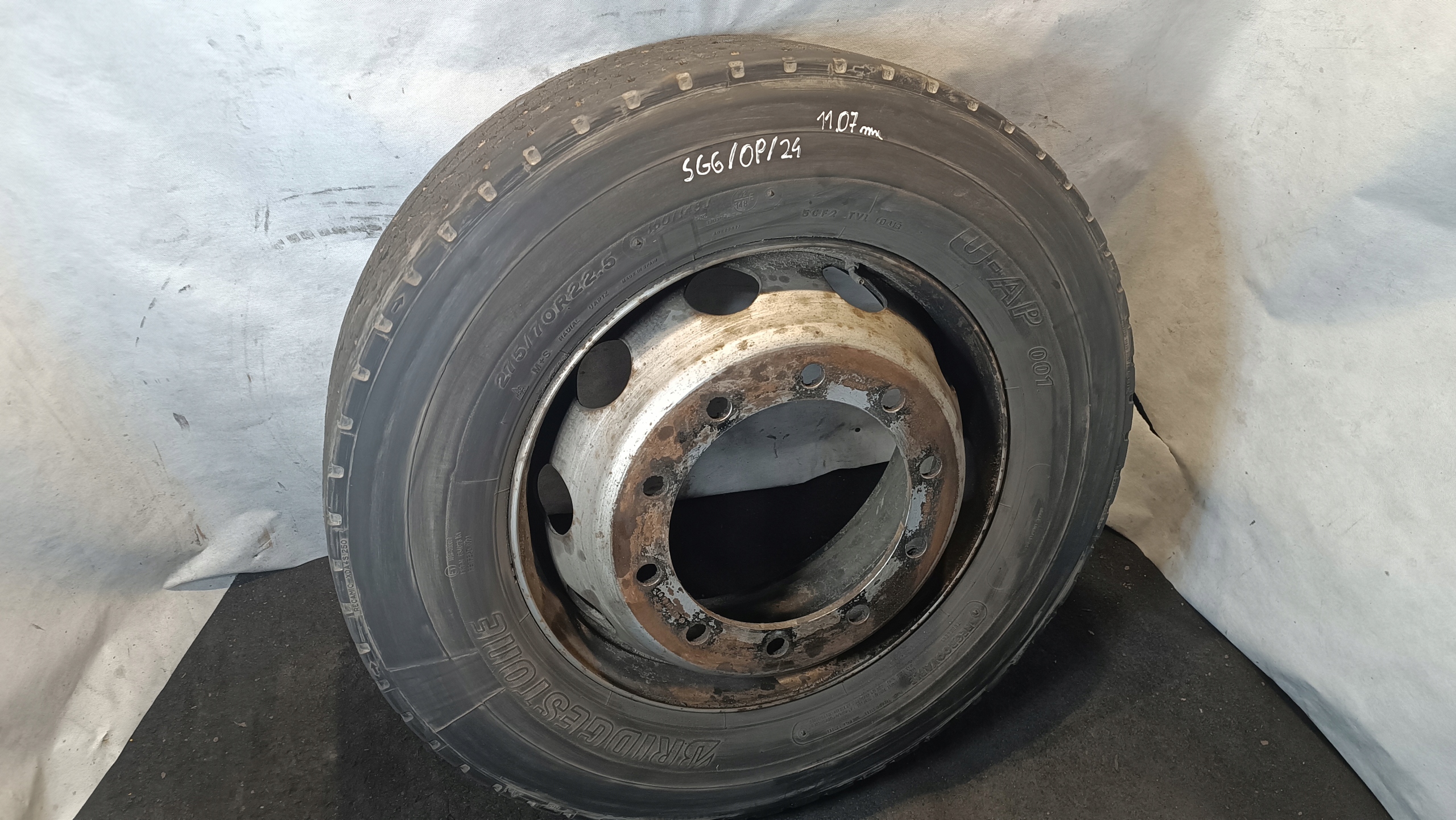 wheel tyre disc 1x R22,5 BRIDGESTONE 275/70