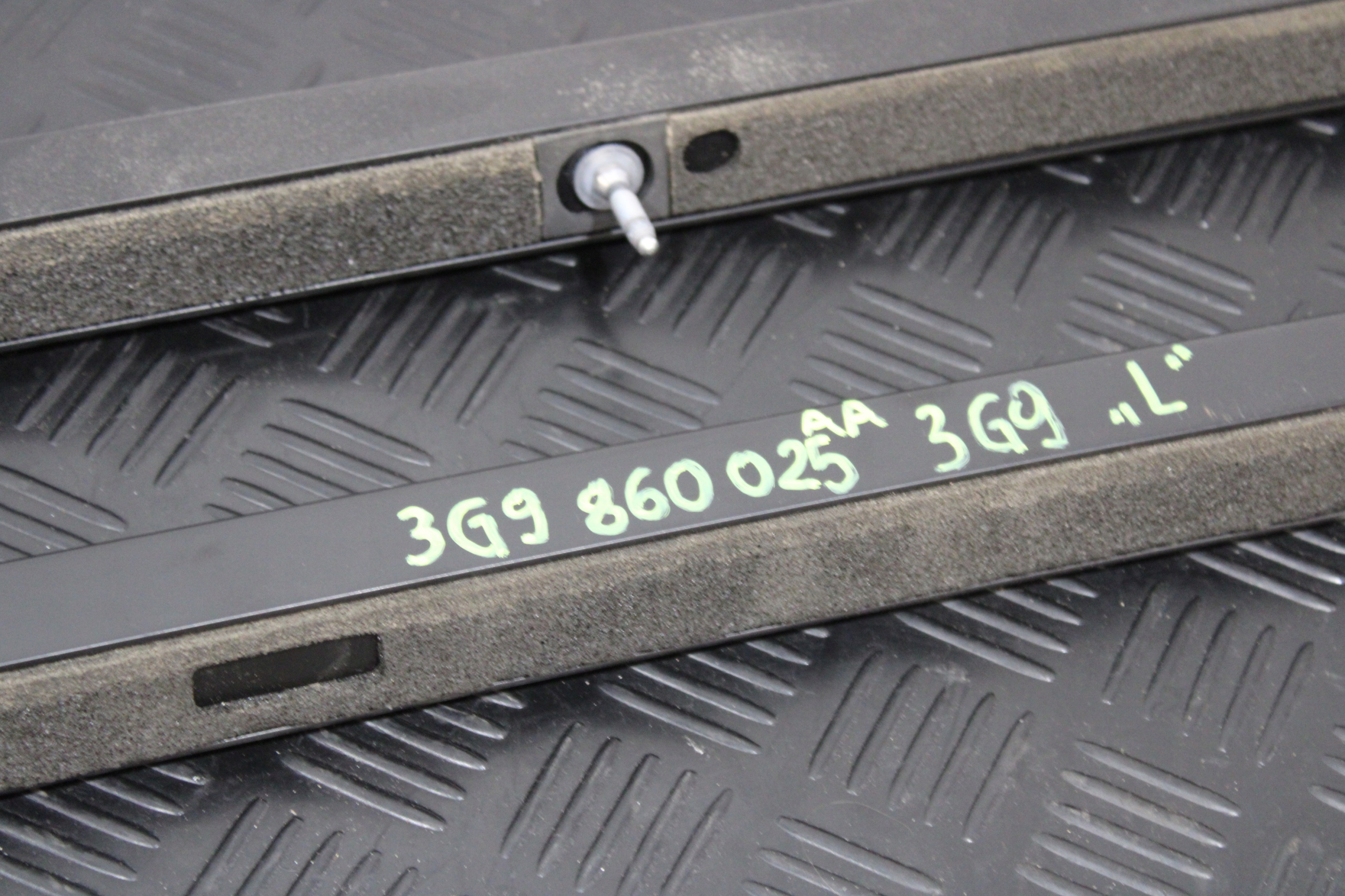 Dachreling dach VW PASSAT B8 3G0 3G9 3G9860025AA