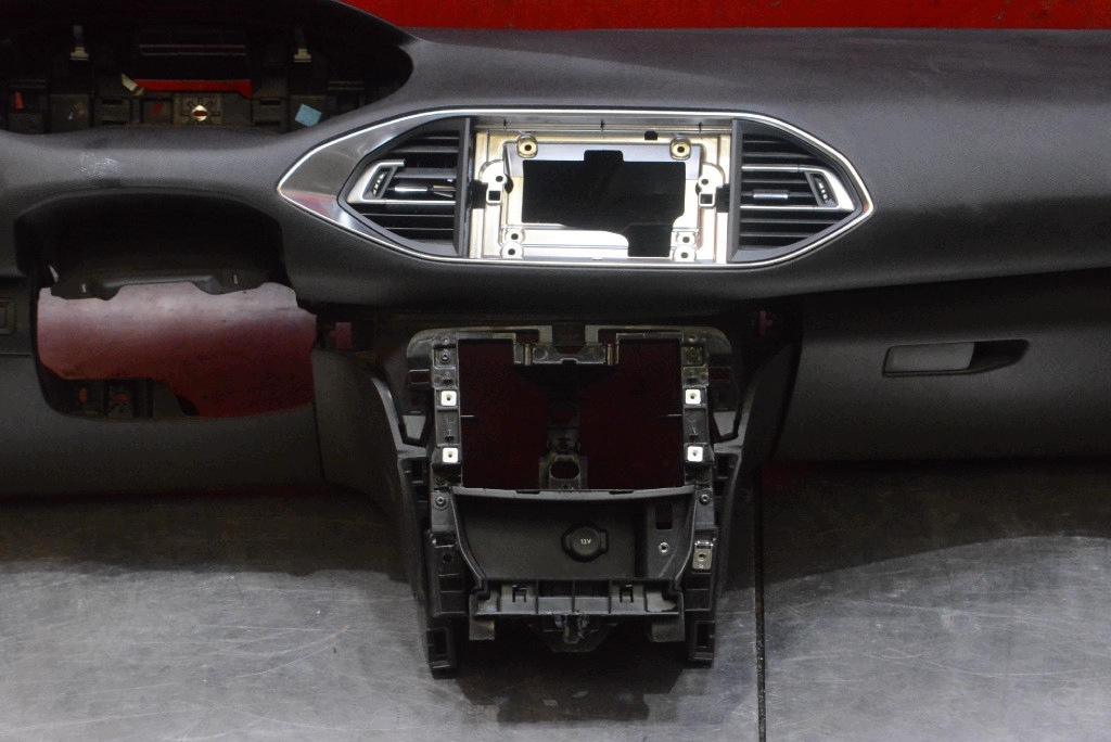 dashboard instrument panel console cockpit airbag EU PEUGEOT 308 2 II T9 13-17