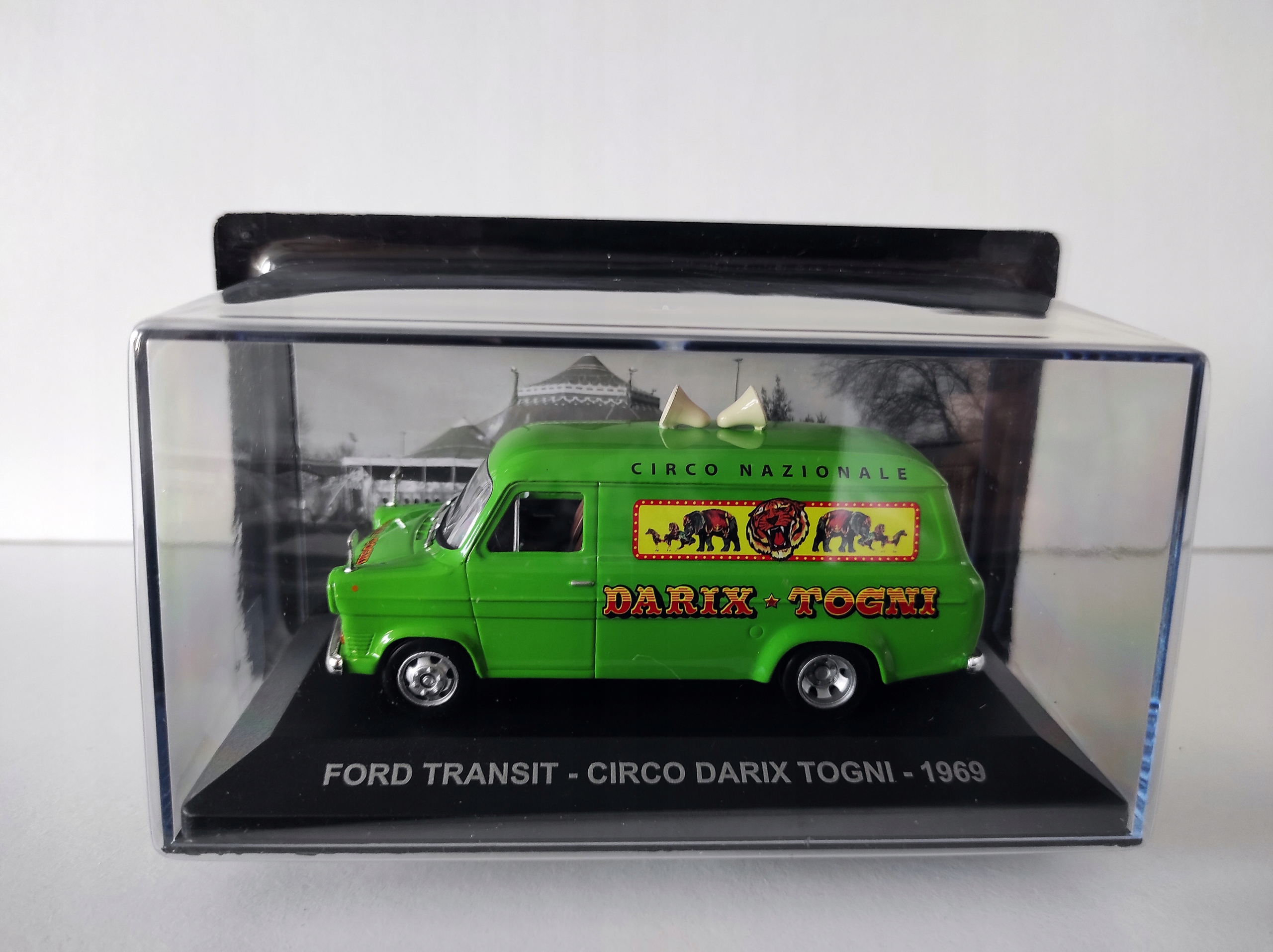 Ford Transit Mkii Circo Togni (1969) 1:43 Altaya/IXO