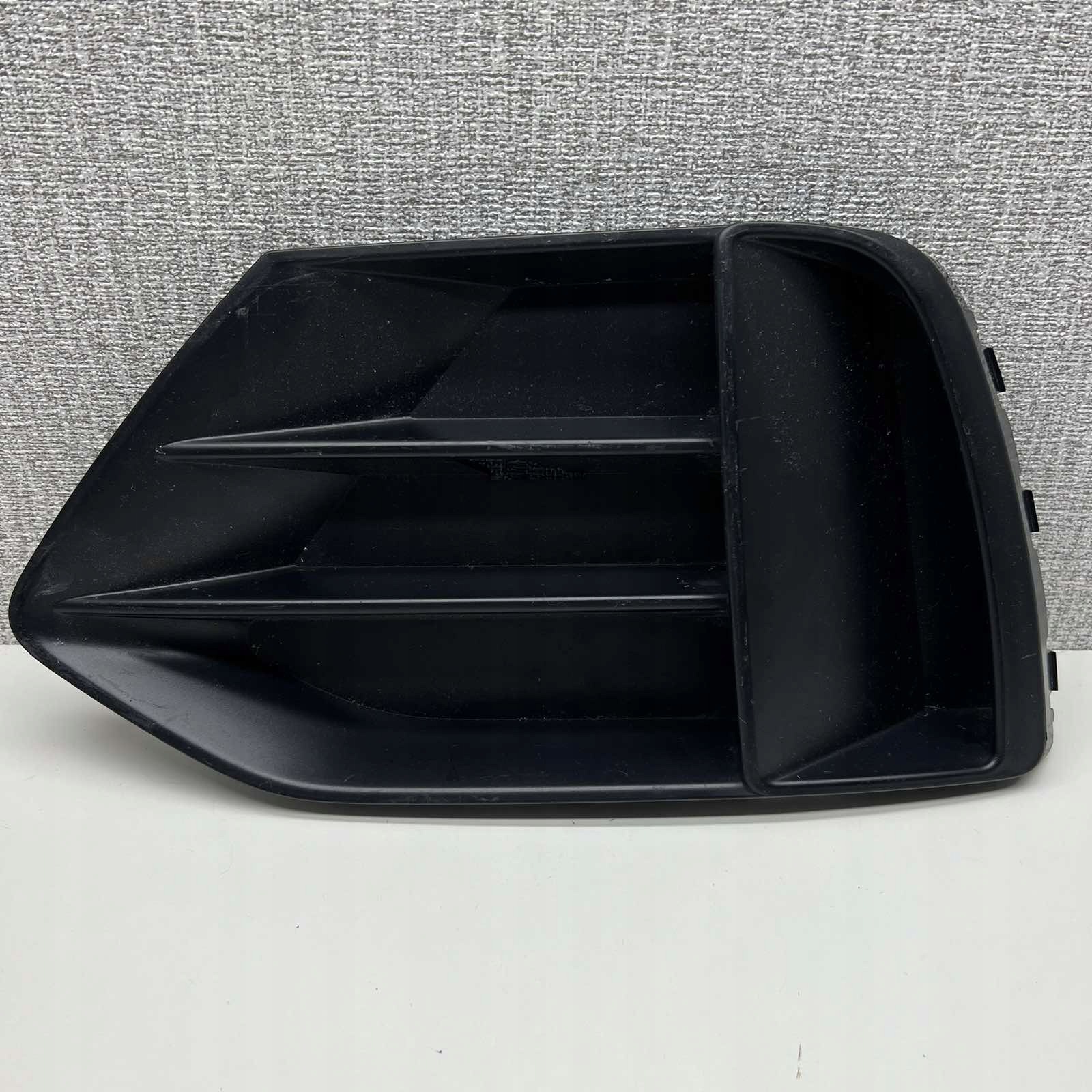 AUDI Q3 83A 2020R grid of a bumper left front 83A807681