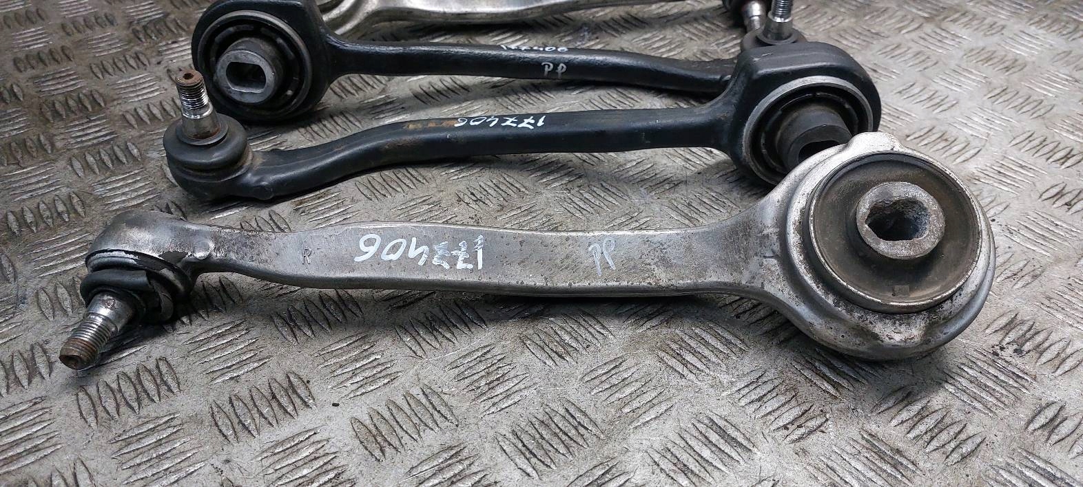 WAHACZE PRZÓD KOMPLET MERCEDES W203 Numer katalogowy części WAHACZE LEWY PRZÓD W203 WAHACZE PRAWY PRZÓD