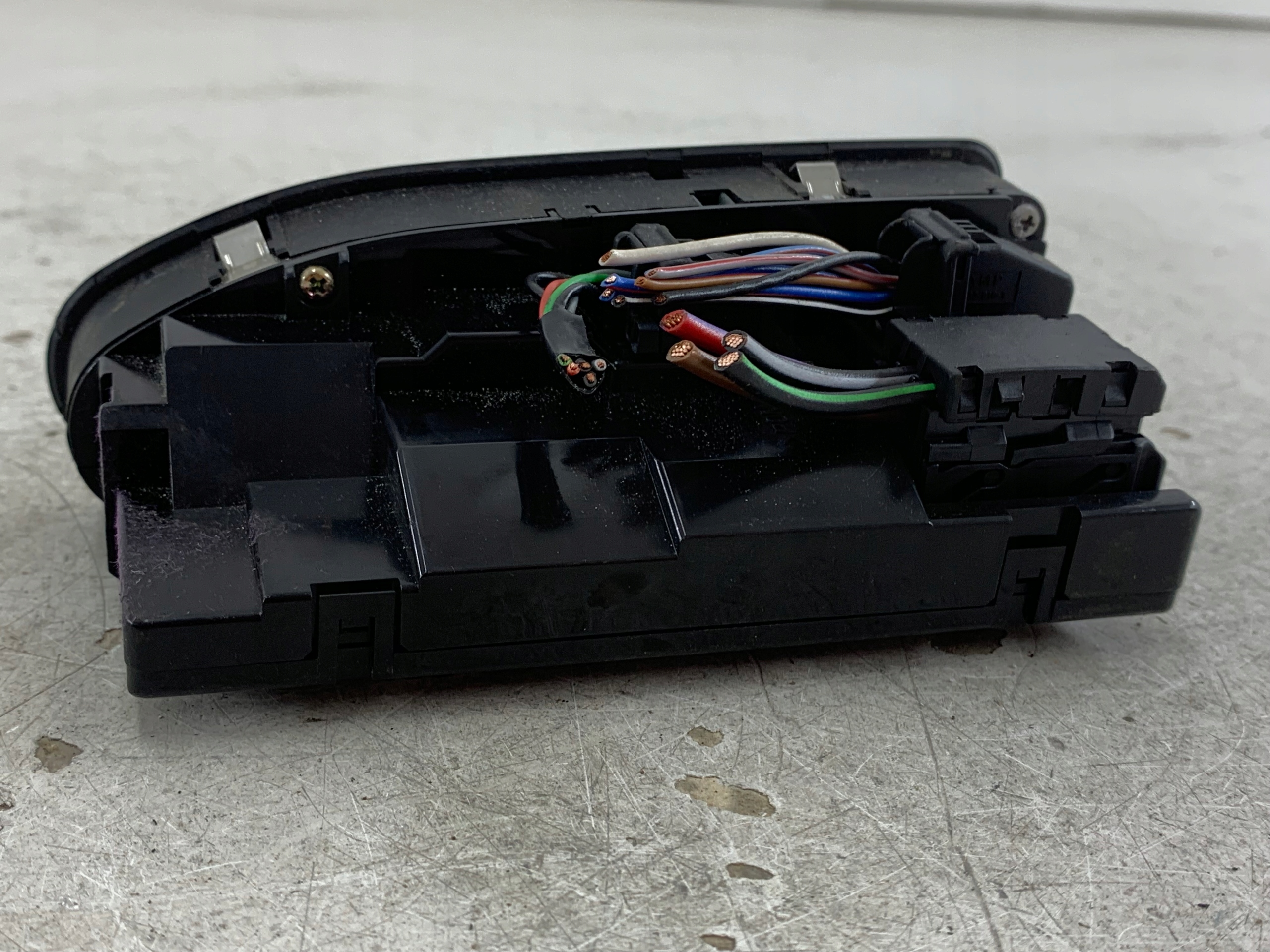 BMW E39 PANEL of the window left front driver´s 8368967