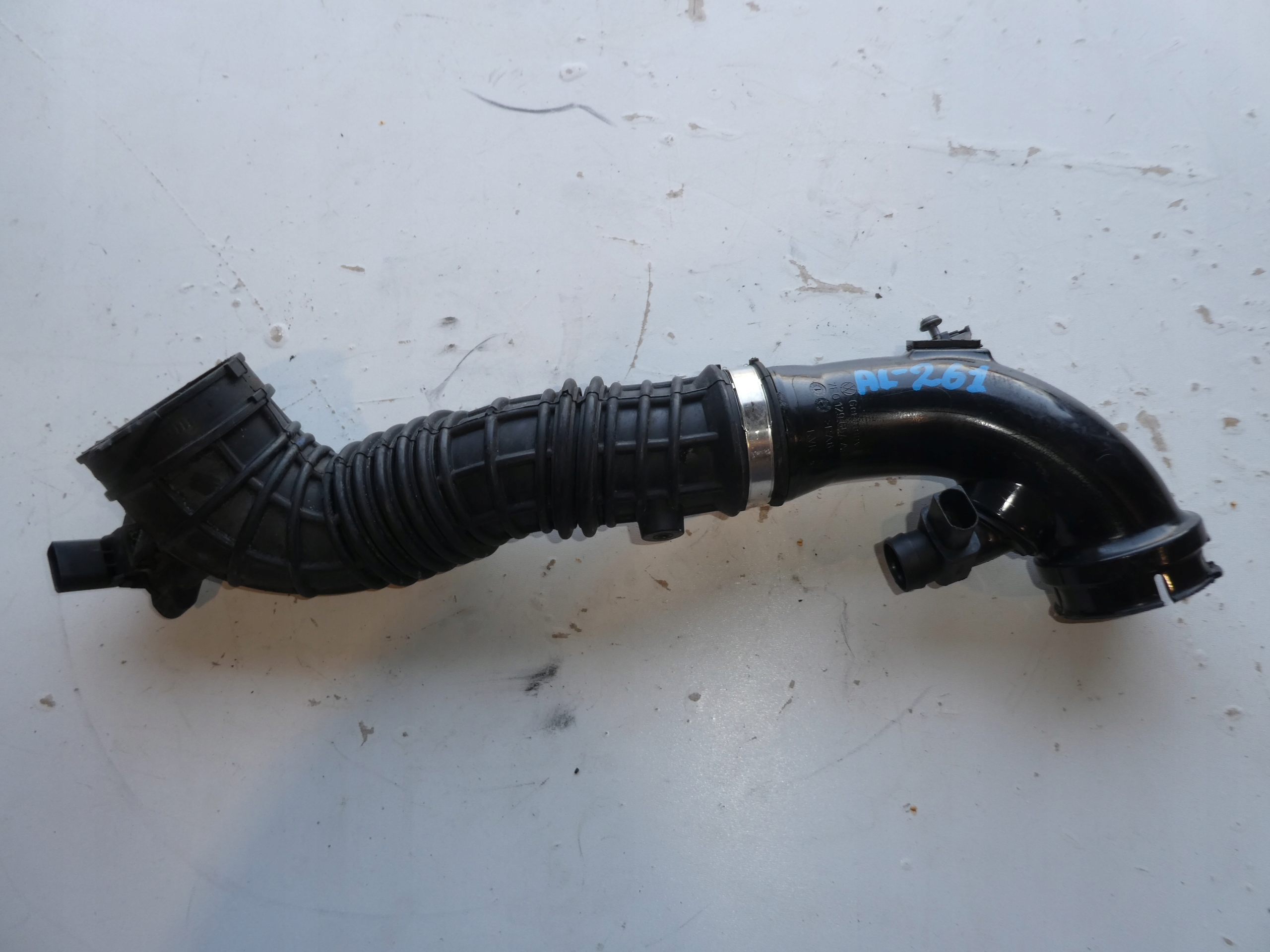 VW T5 T6 trouba hadice intercoolera 7E0129654AB