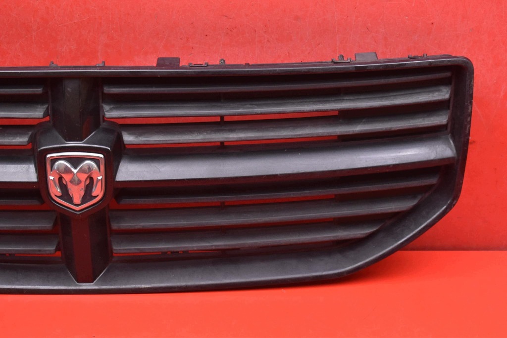 front PREKLADgrill black 1JA91TRMAA DODGE CALIBER 1 and 06-12