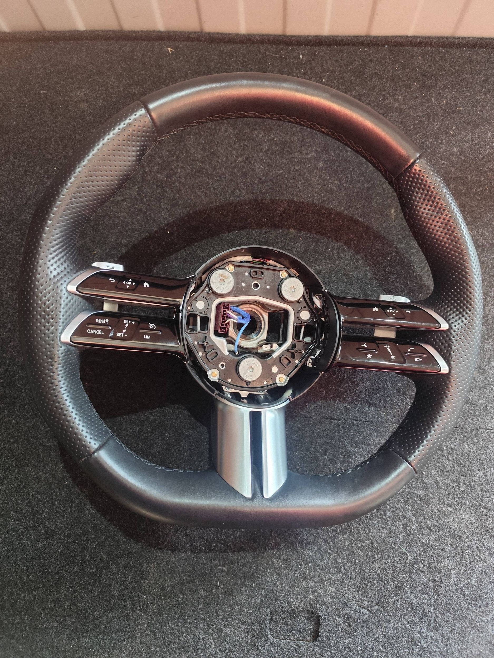 MERCEDES B-KLASA 247 LIFT lenkrad