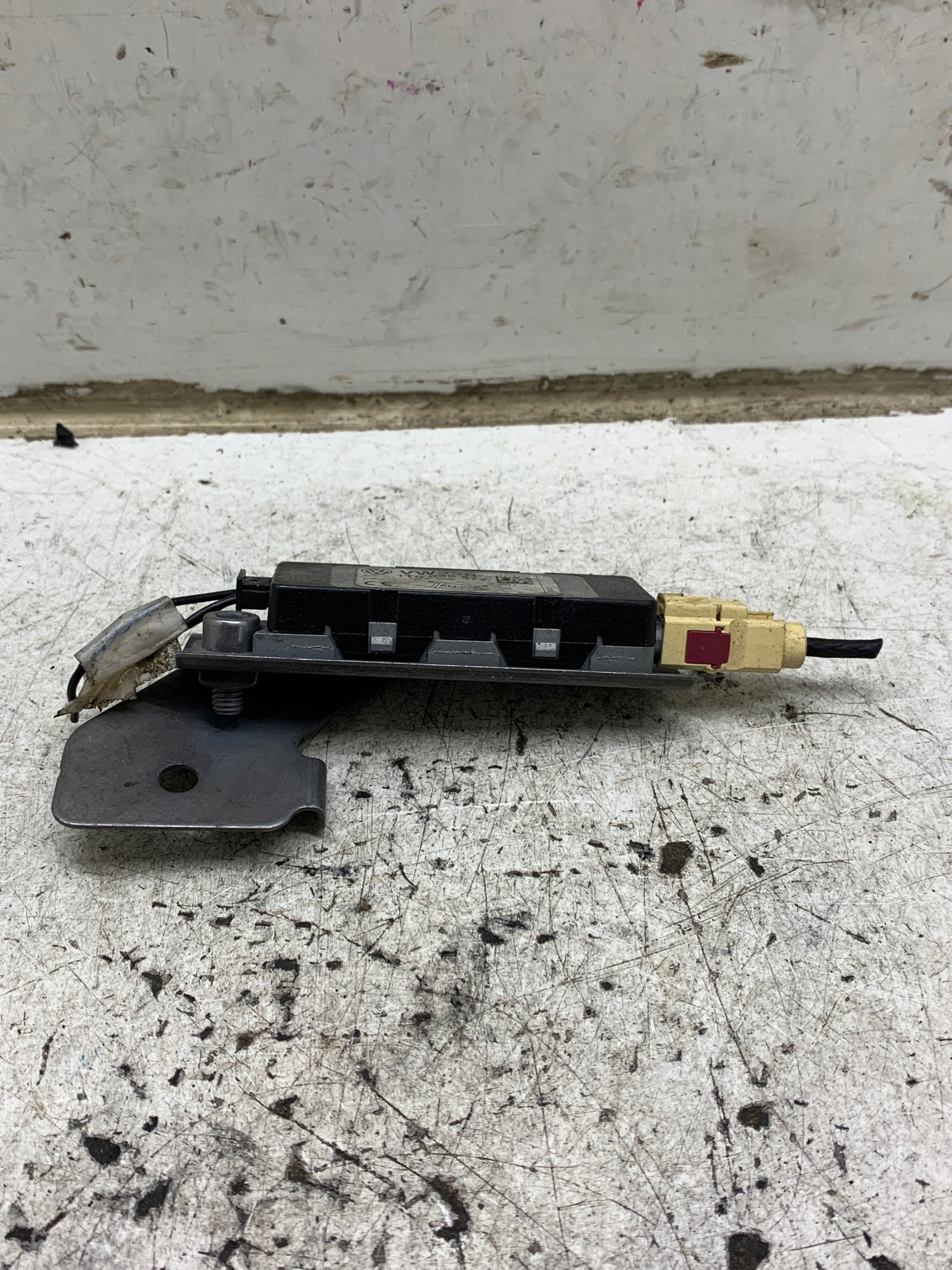 antenna amplifier 1T0035577 VW