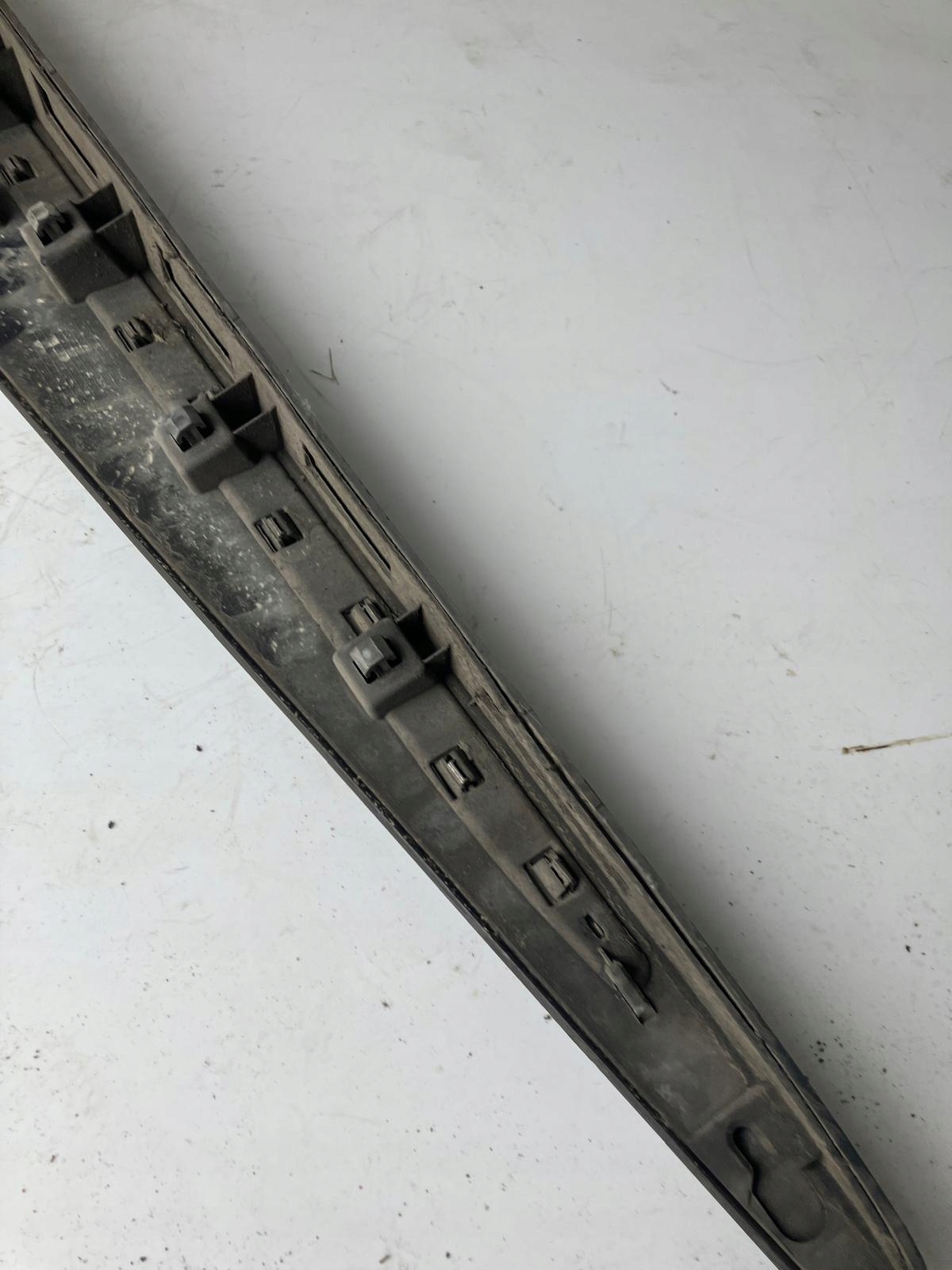 moulding door right front RENAULT CLIO IV CHROM MATOWA
