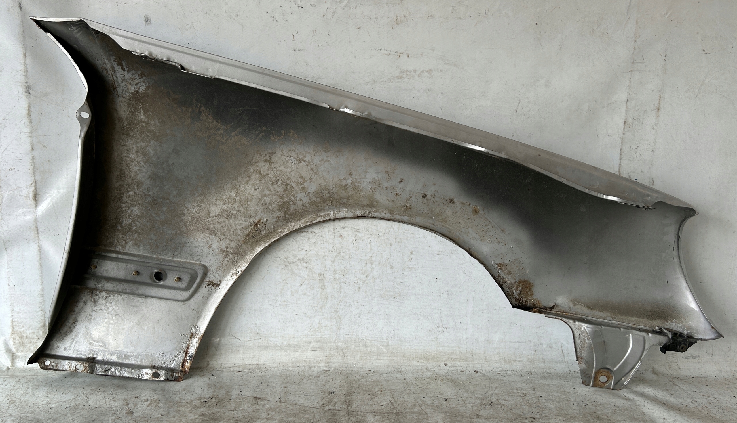 fender left front MERCEDES E-KLASA 210 LIFT