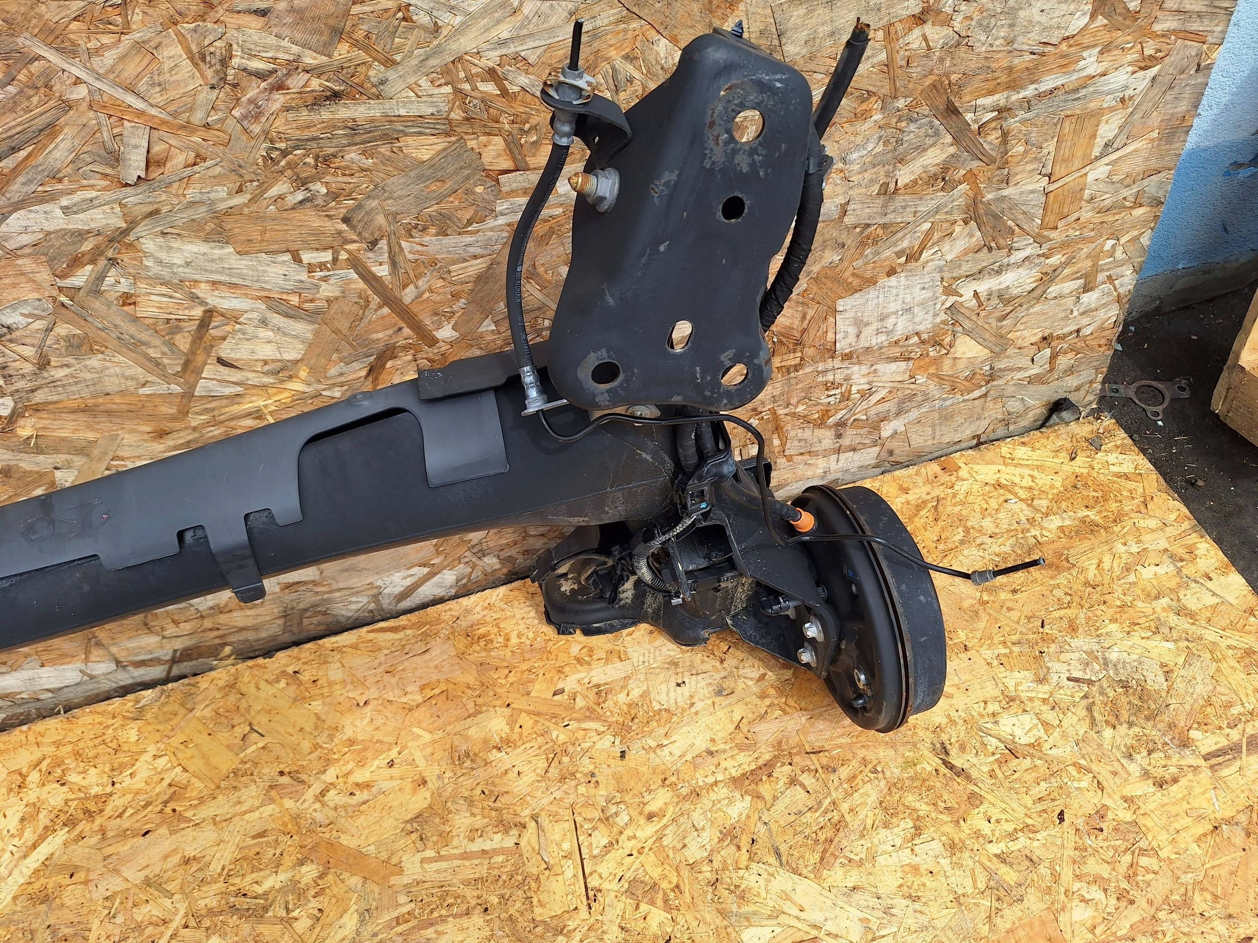 OŚ TYŁ BĘBNY PEUGEOT 208 II CORSA F 19- Numer katalogowy części AVN16146