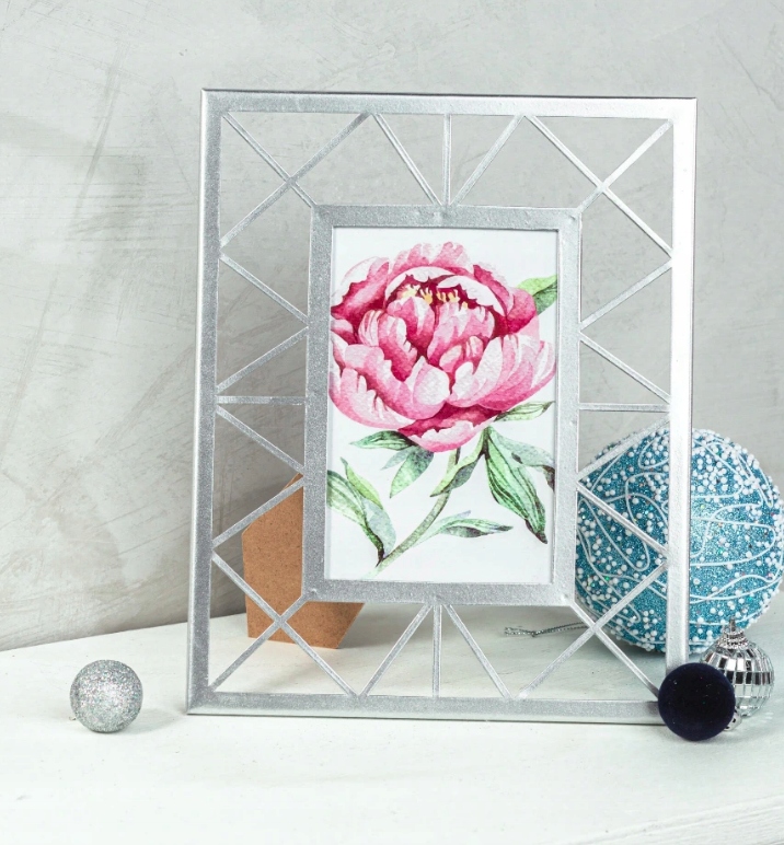 

Ramka na zdjęcie z nóżką 20x25 10x15 Srebrna Metal