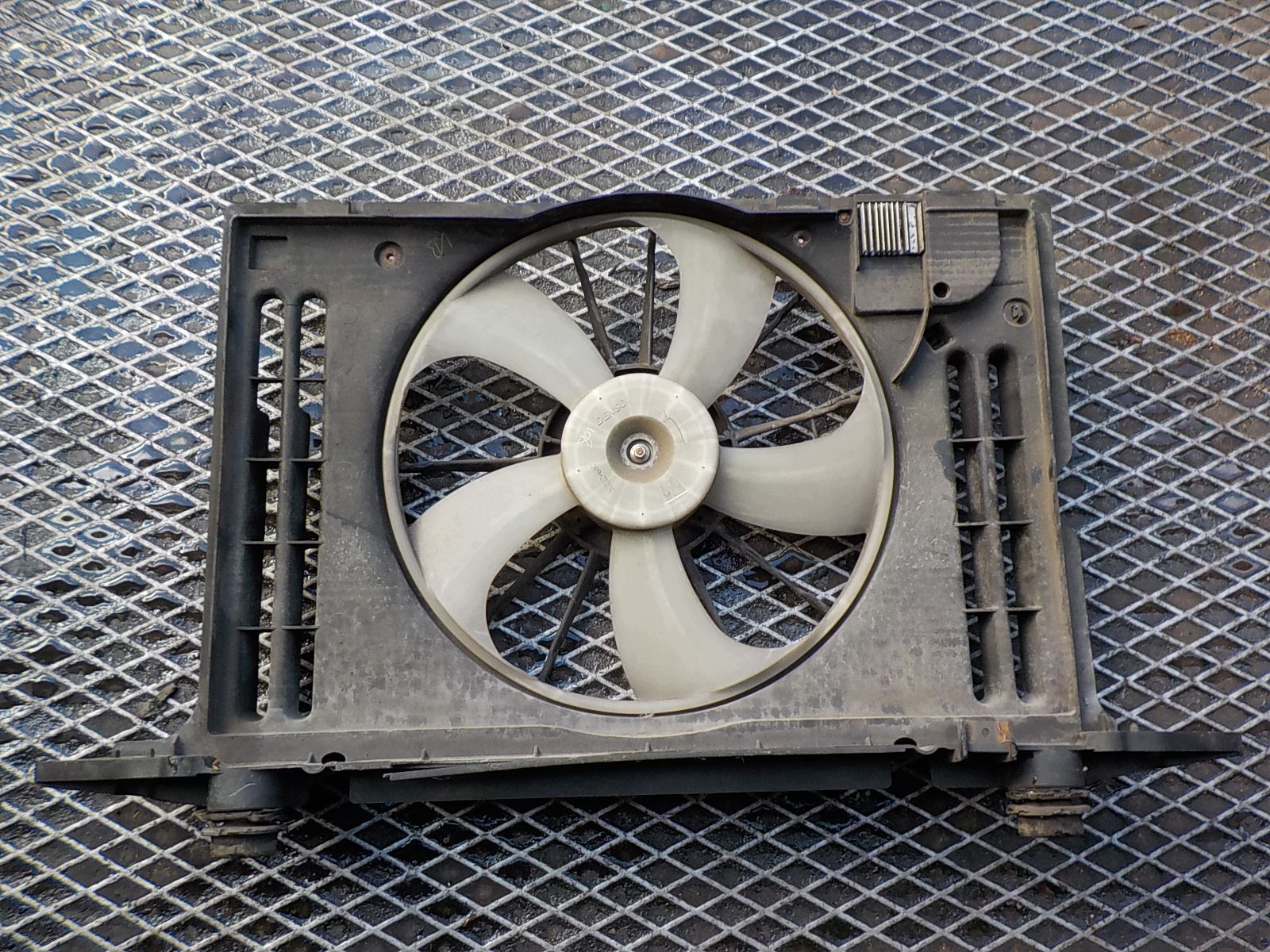 TOYOTA AURIS e 1.3 B ORG VENTOLA modulo radiatore 168000-8470