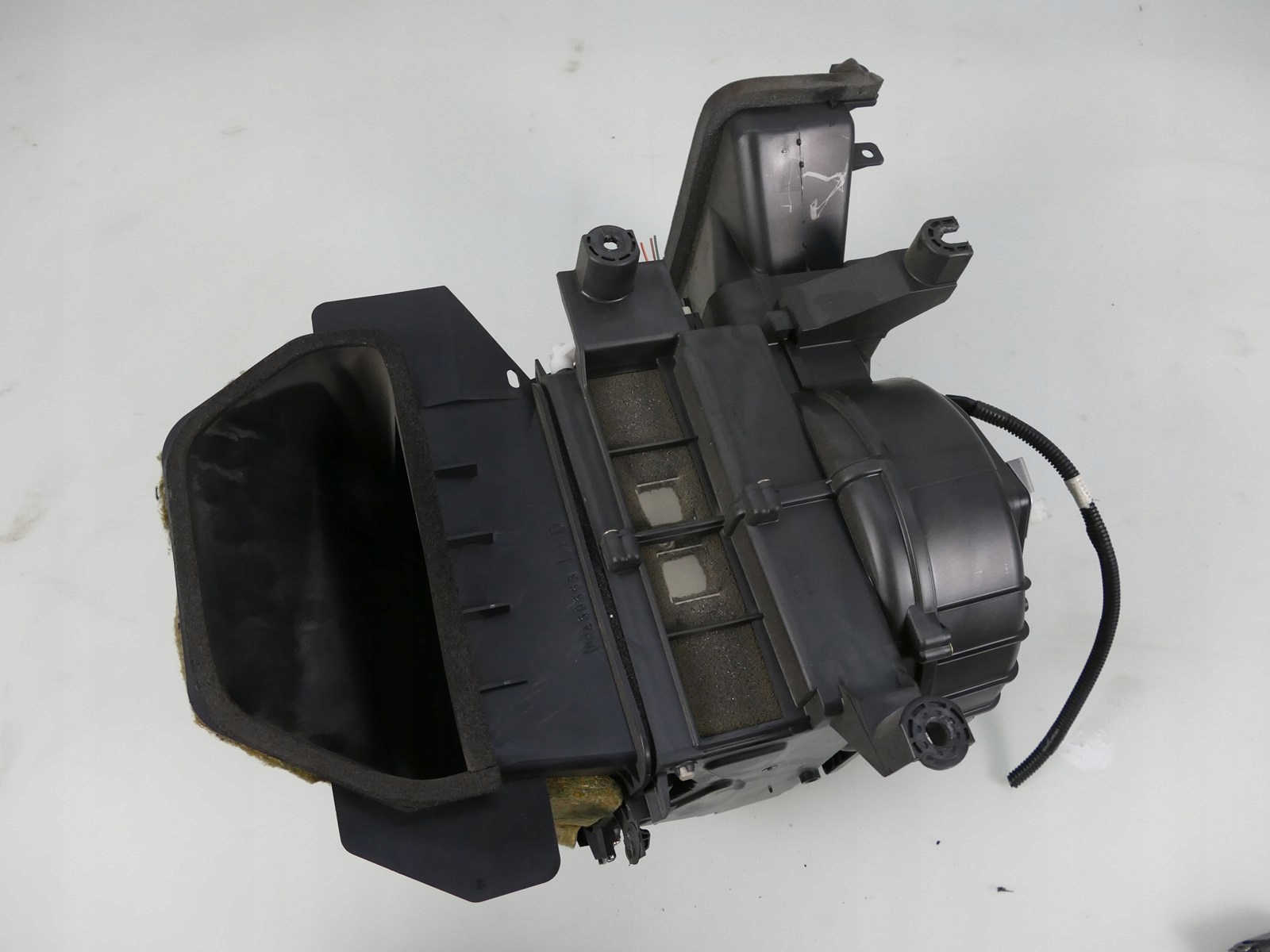 MN162079 - MITSUBISHI OUTLANDER І ОБІГРІВАЧ ПОВІТРОДУВКА ЄС