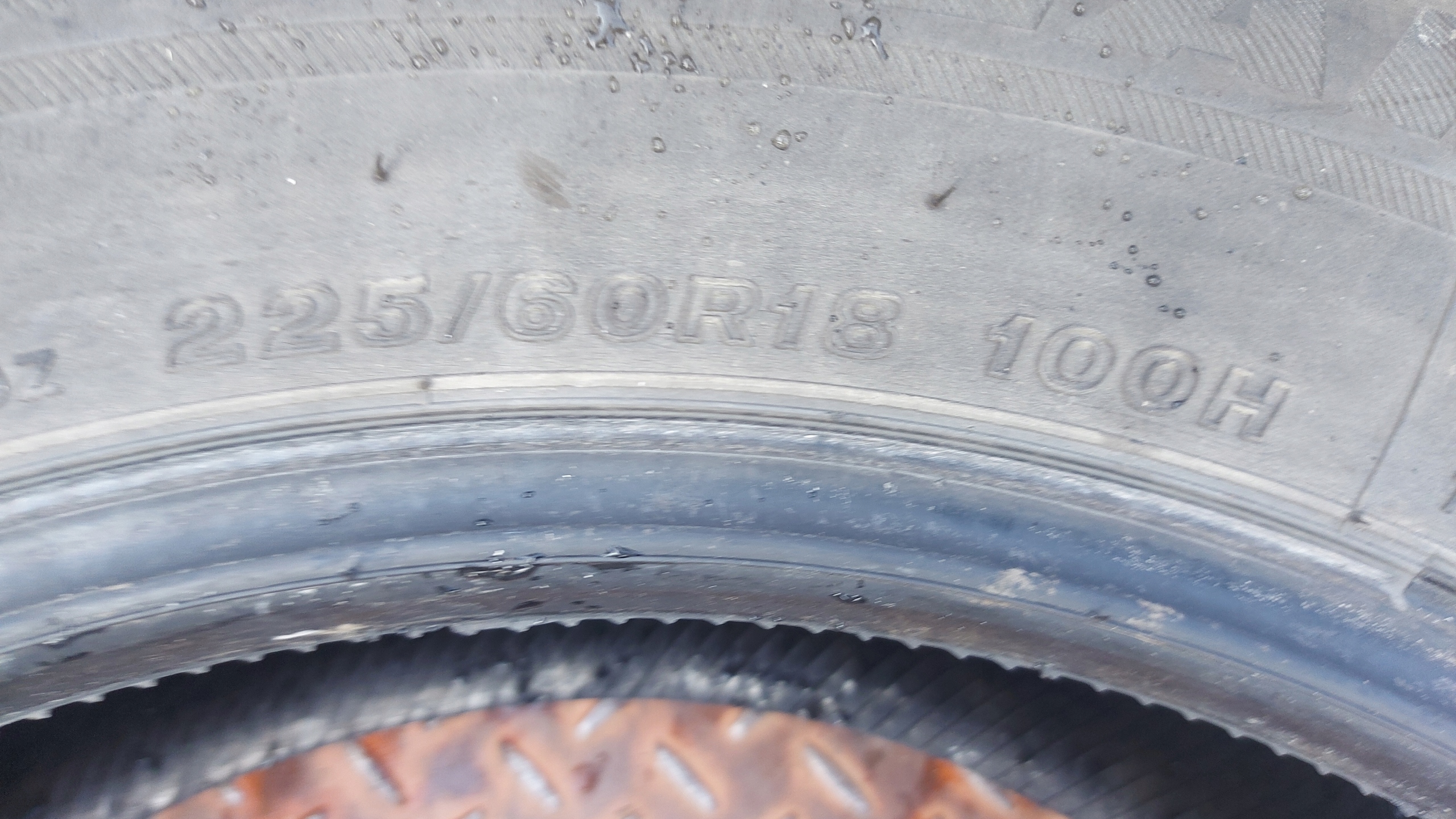 BRIDGESTONE BLIZZAK LM-80 225/60R18 tyres winter 4,5mm