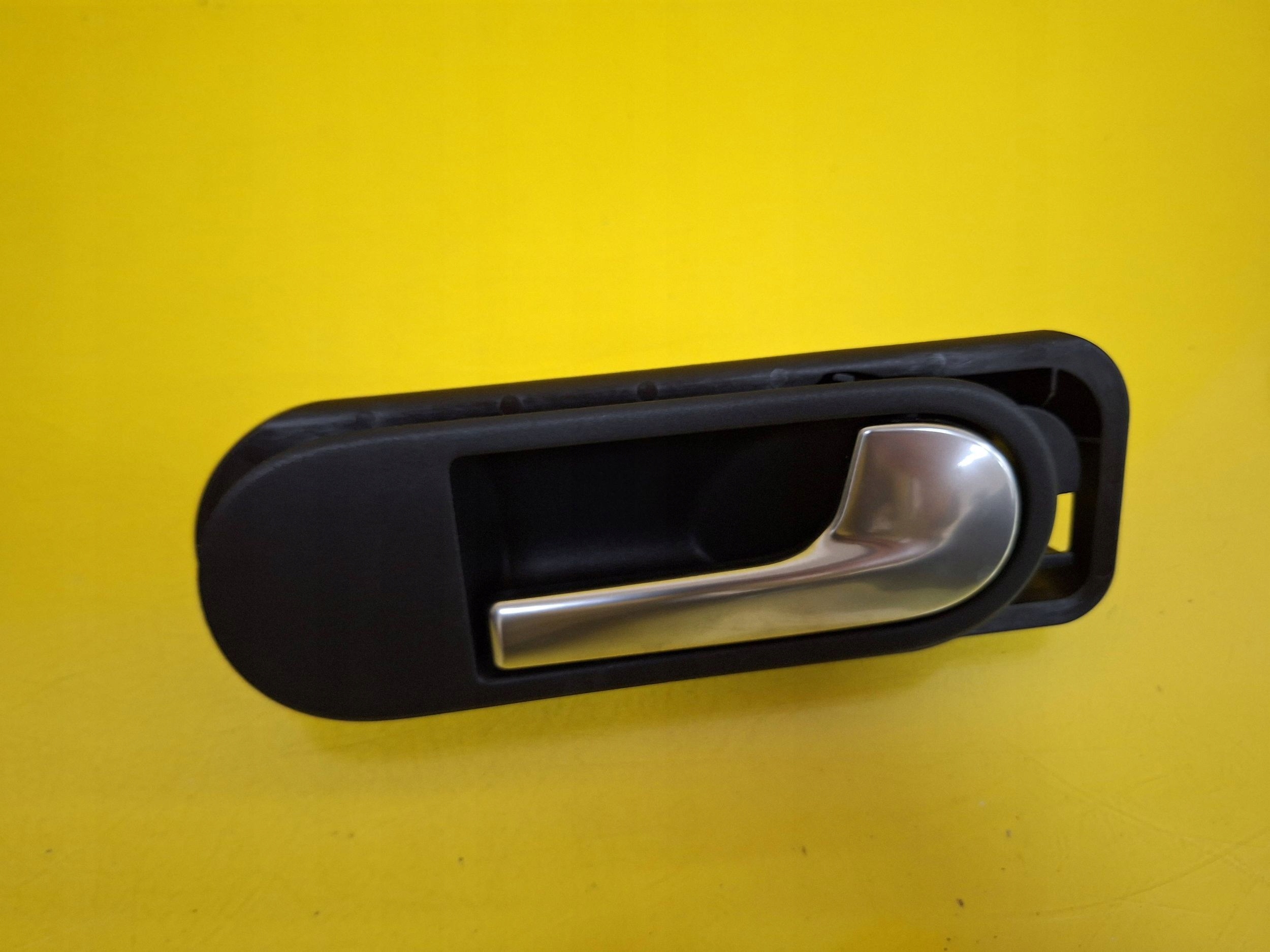 ручка двери внутренняя vw Golf V PLUS 5M0837198 NR24