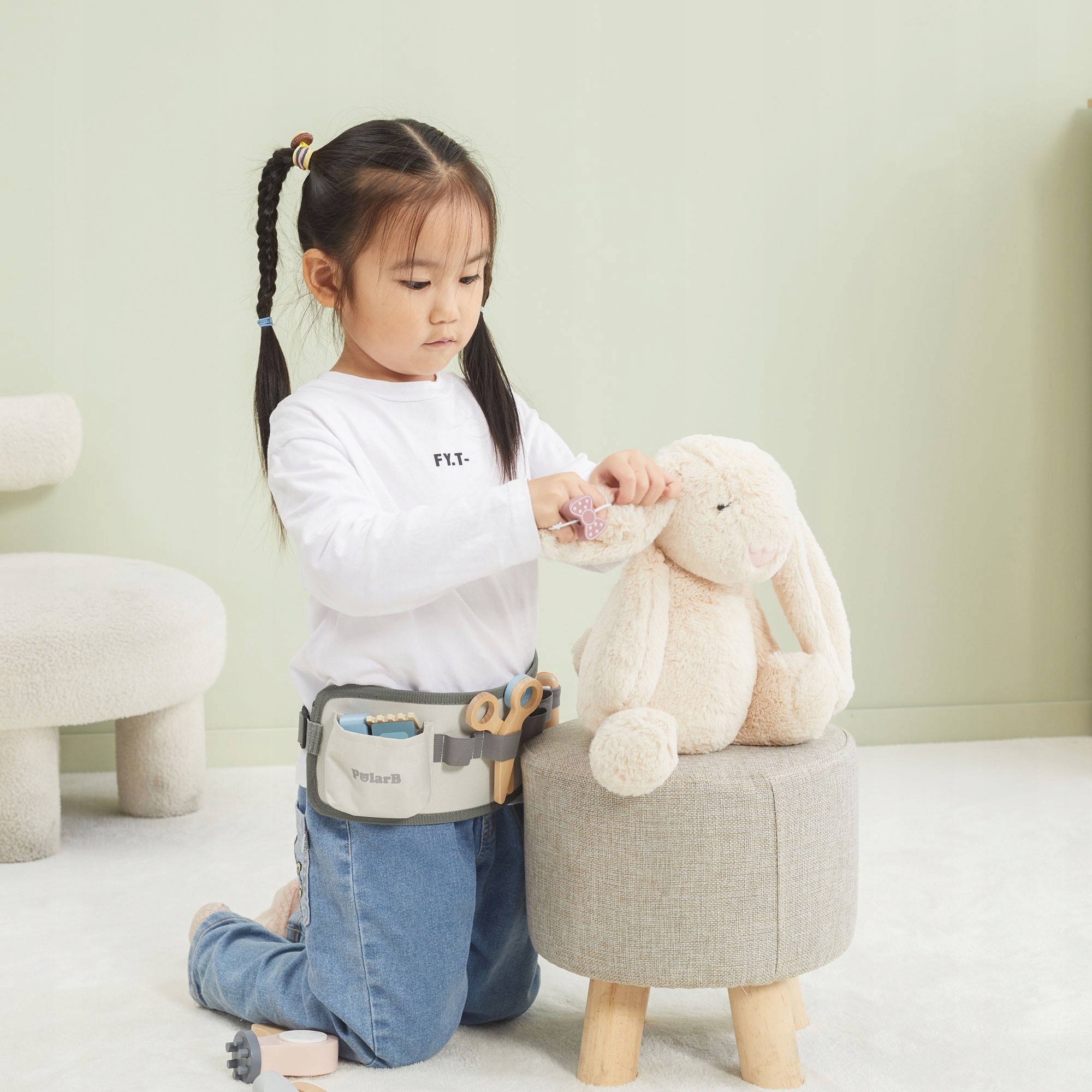 VIGA POLARB DREWNIANY ZESTAW FRYZJERSKI PAS Z NARZĘDZIAMI MAŁY FRYZJER Wiek dziecka 3 lata +