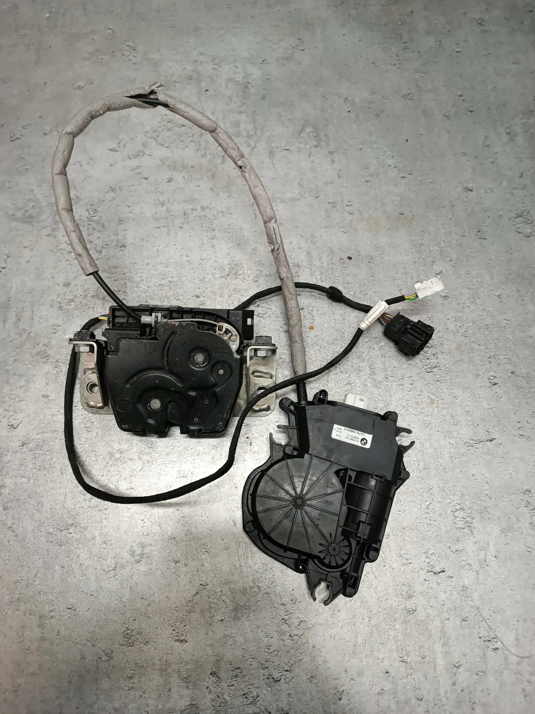 7318696 7397630 - BMW X6 F16 замок засувка задня