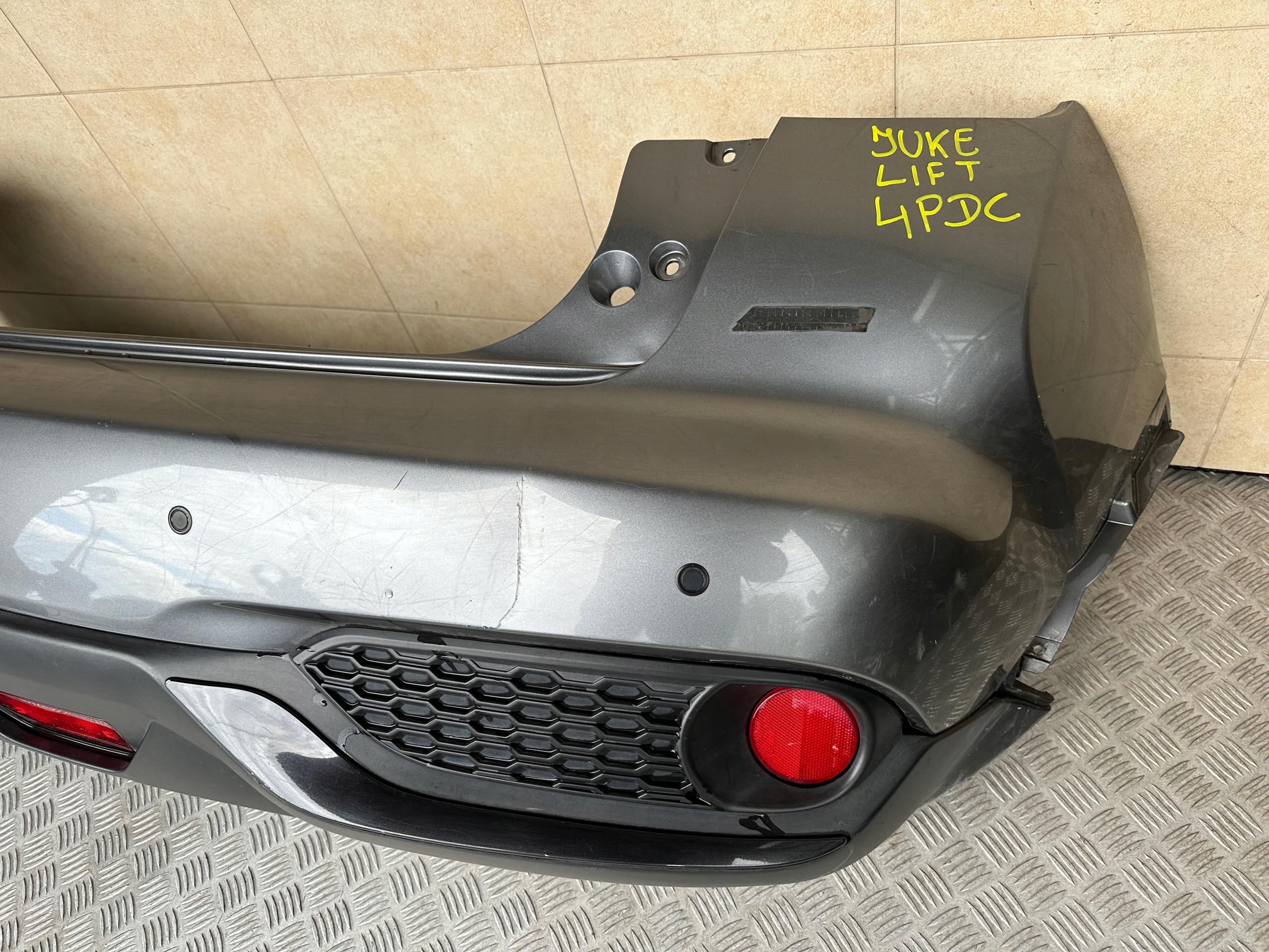 BUMPER REAR COMPLETE NISSAN JUKE LIFT 4 PDC