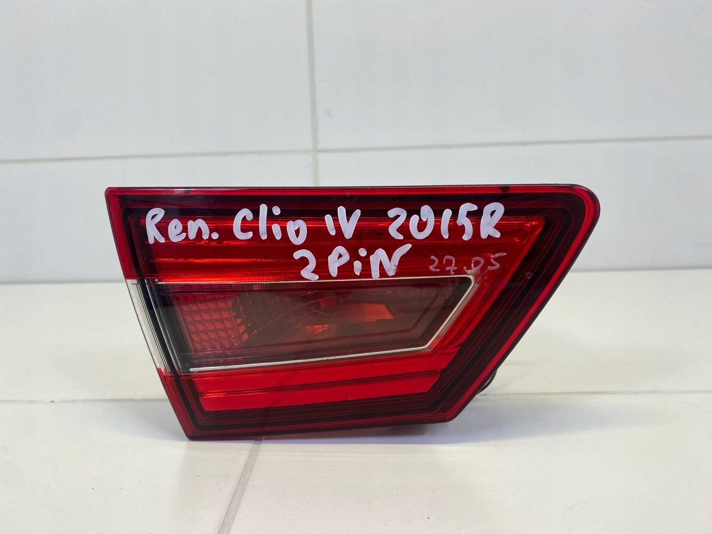 light rear to the bonnet left side Renault Clio 4 2015 265552424R