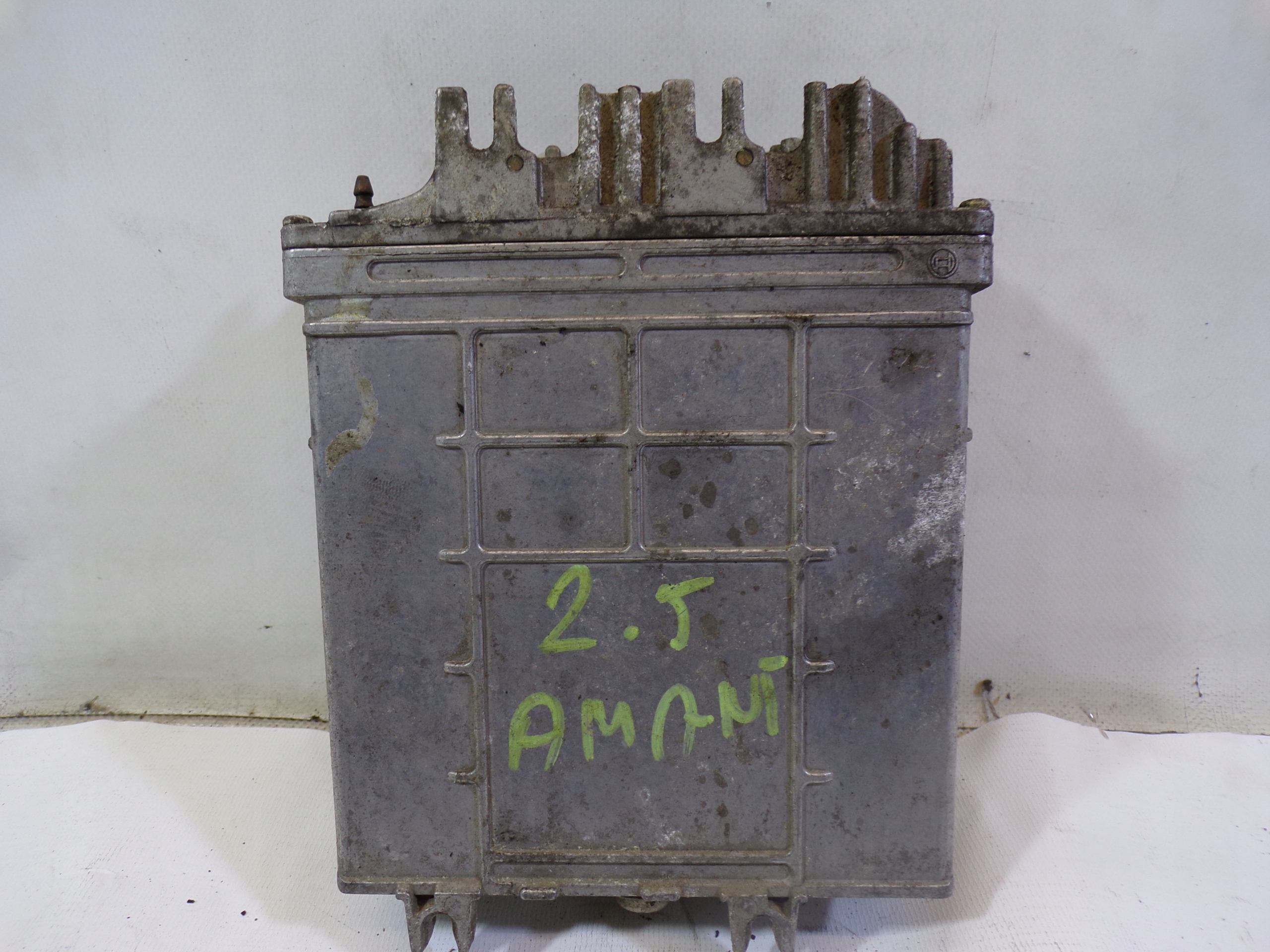 computer control unit of the engine VOLKSWAGEN TRANSPORTER T4 2.5 TDI 074906021L