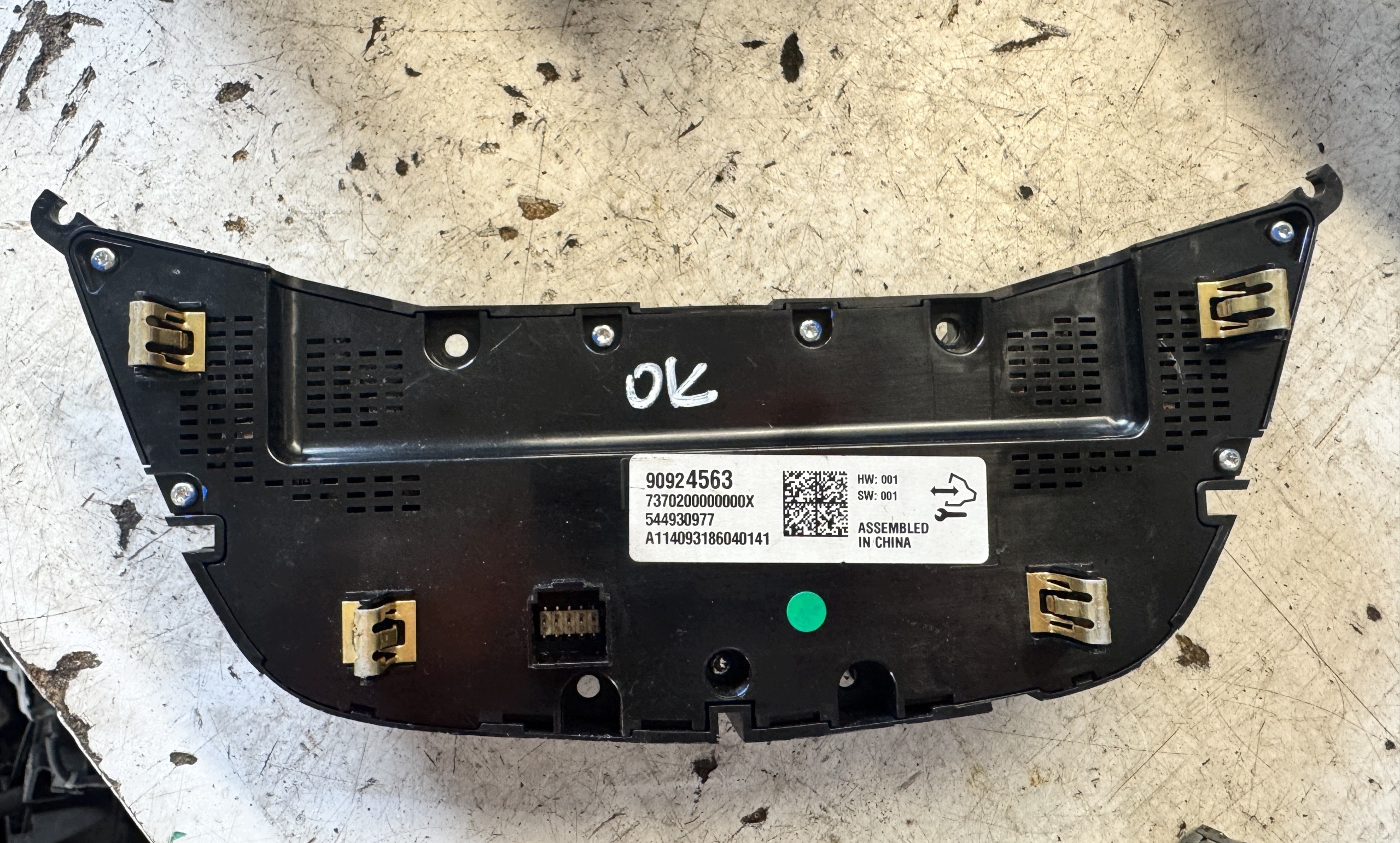 OPEL INSIGNIA A LIFT Unite commande clima Bouches buses 90924563