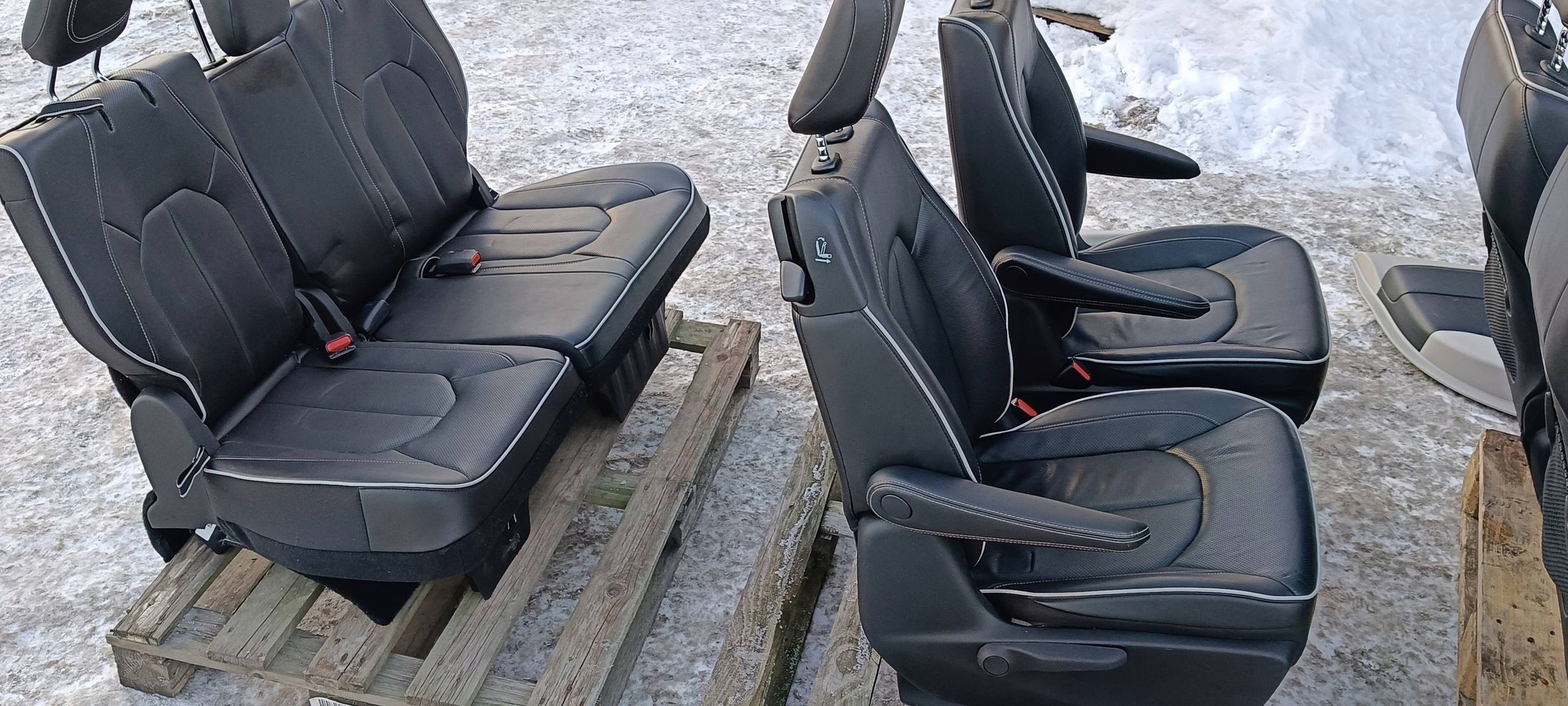seats inner leather side komplet Hybryda Hybrid Chrysler Pacifica 2021