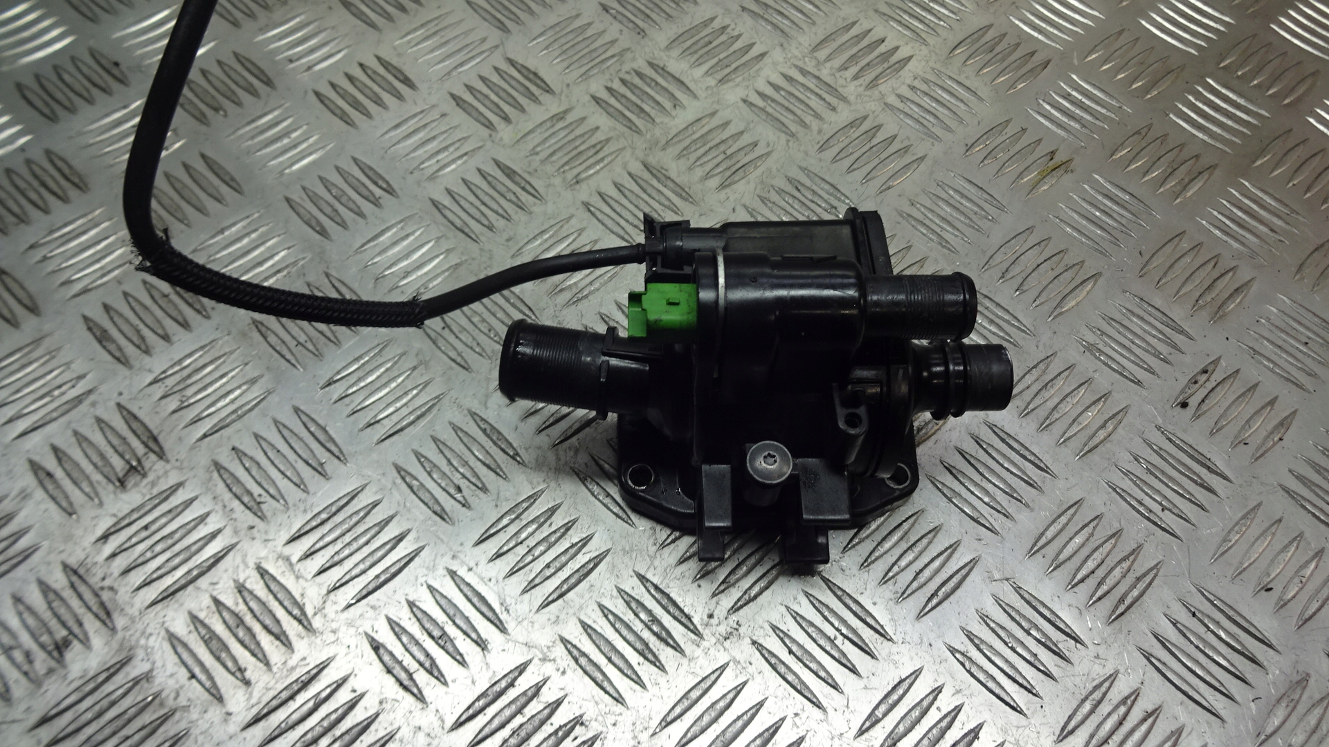 OBUDOWA TERMOSTATU PEUGEOT 206 1.4 HDI