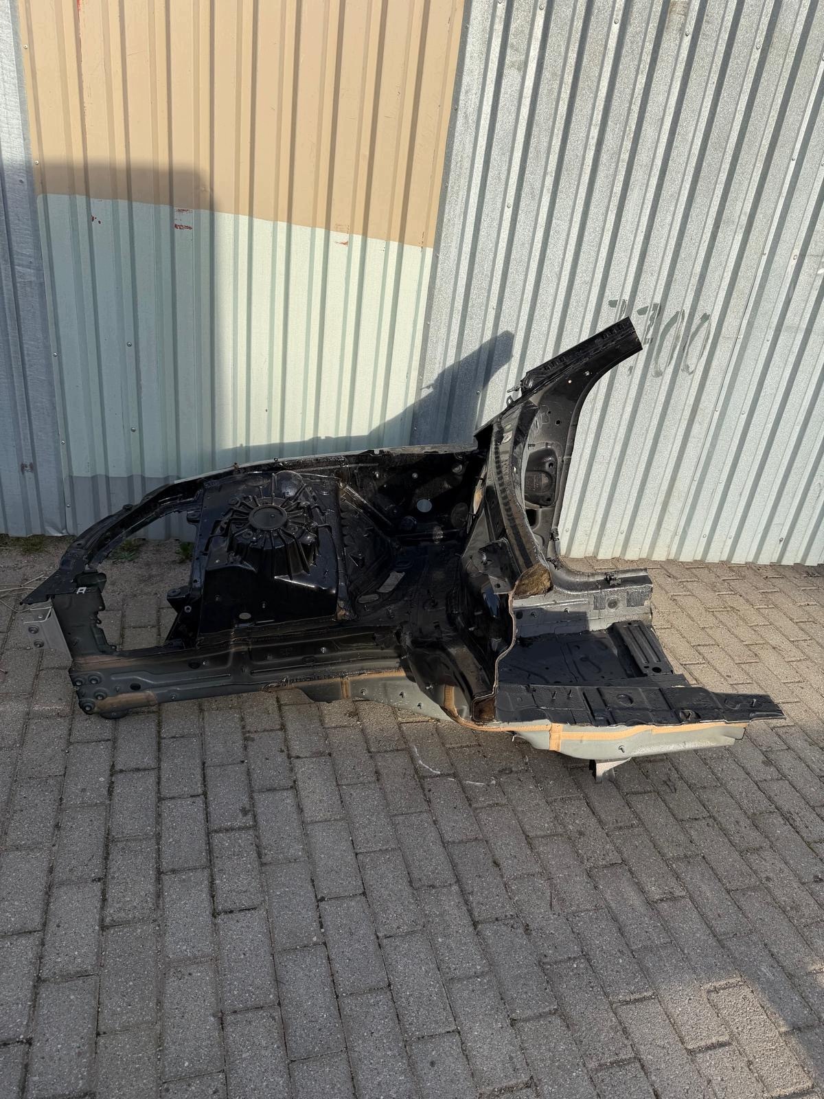 perfect condition quarter front front right quarter MERCEDES W214 1