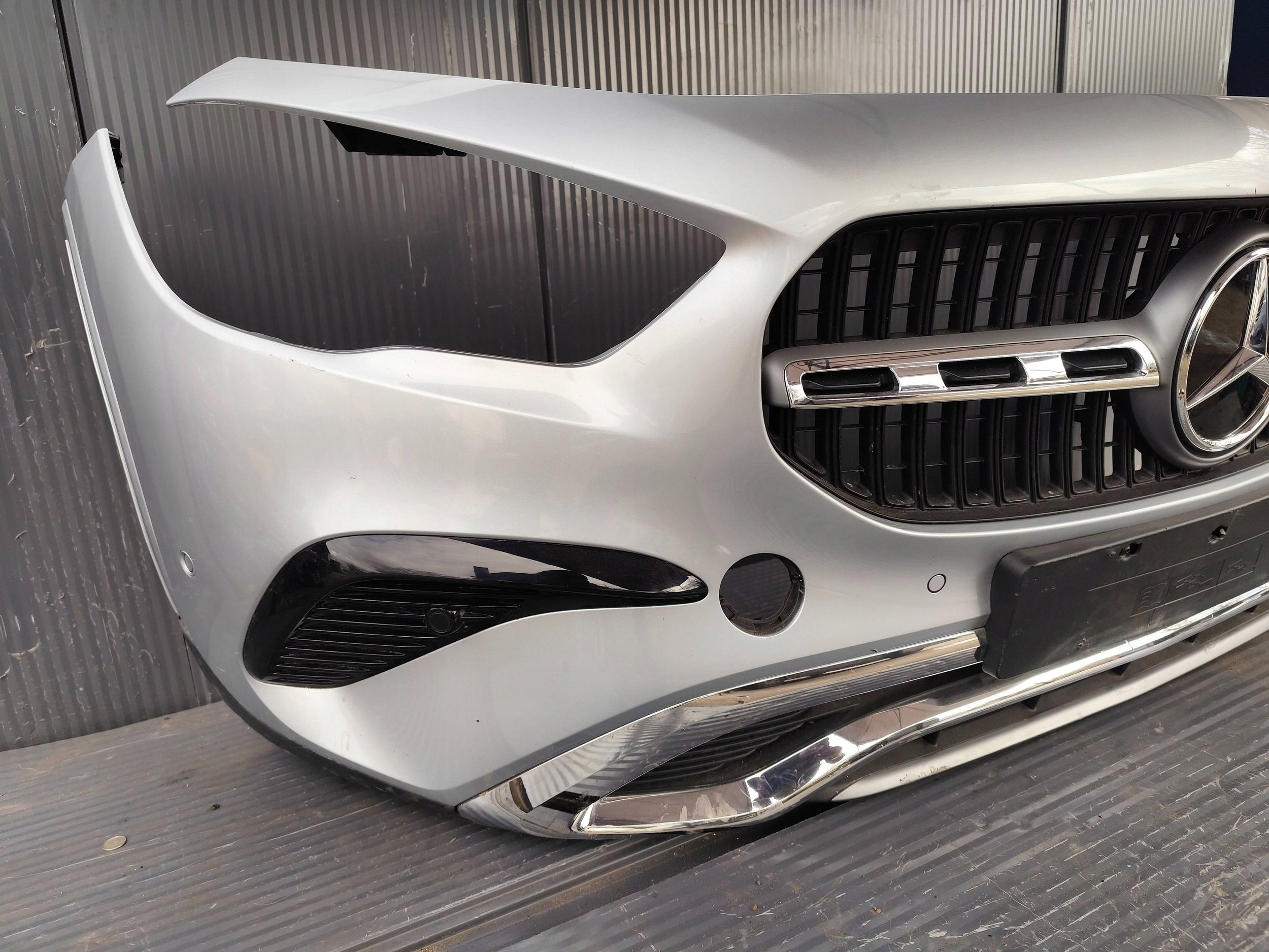 MERCEDES GLA 247 front bumper 6xPDC complete DEMONTAZ
