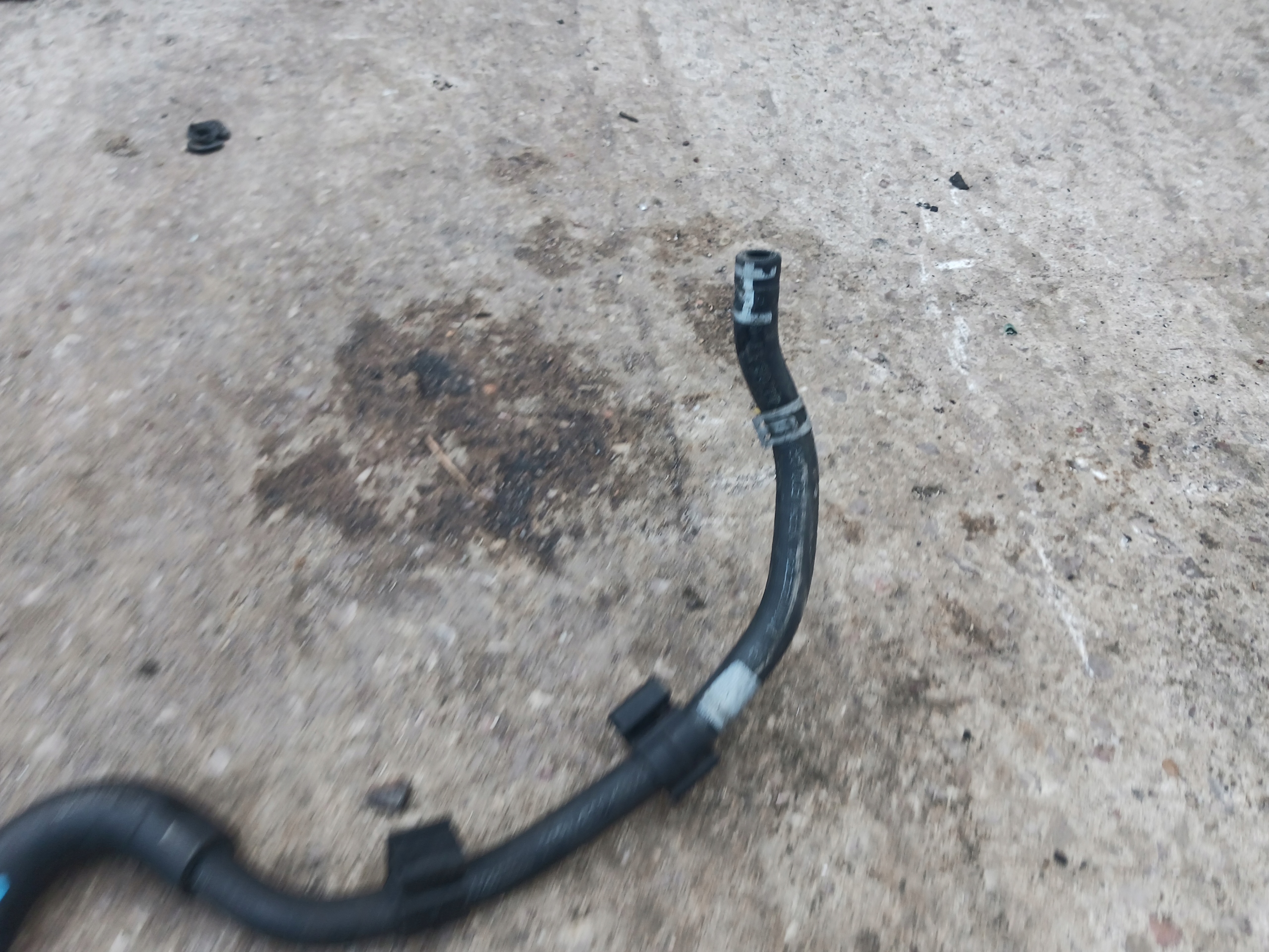 fuel line AUDI A6 C6 3.0 TFSI 4F0201215AF