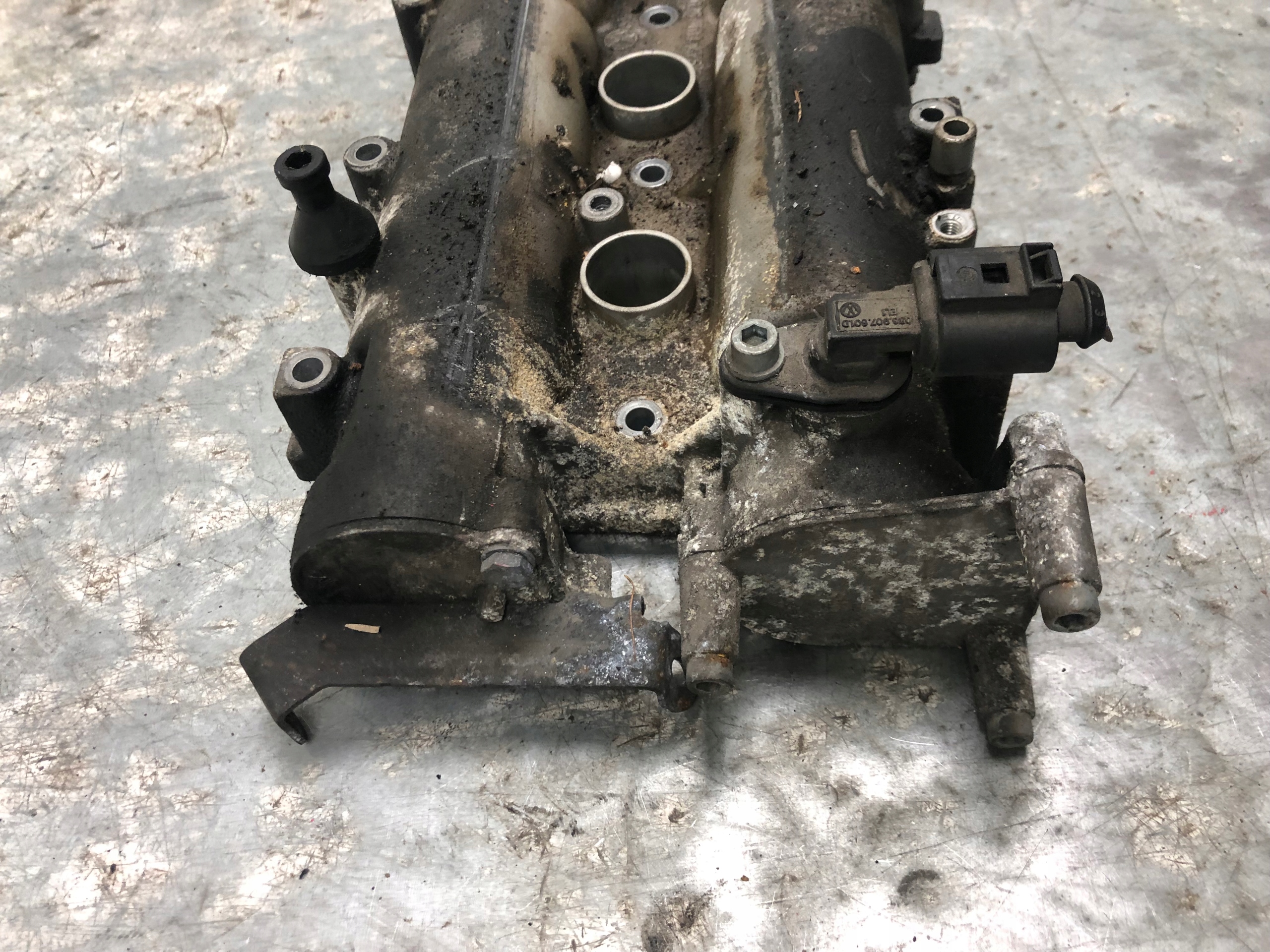 Abdeckung der Ventile DES MOTORS VW AUDI 1.4 BBZ 036103475