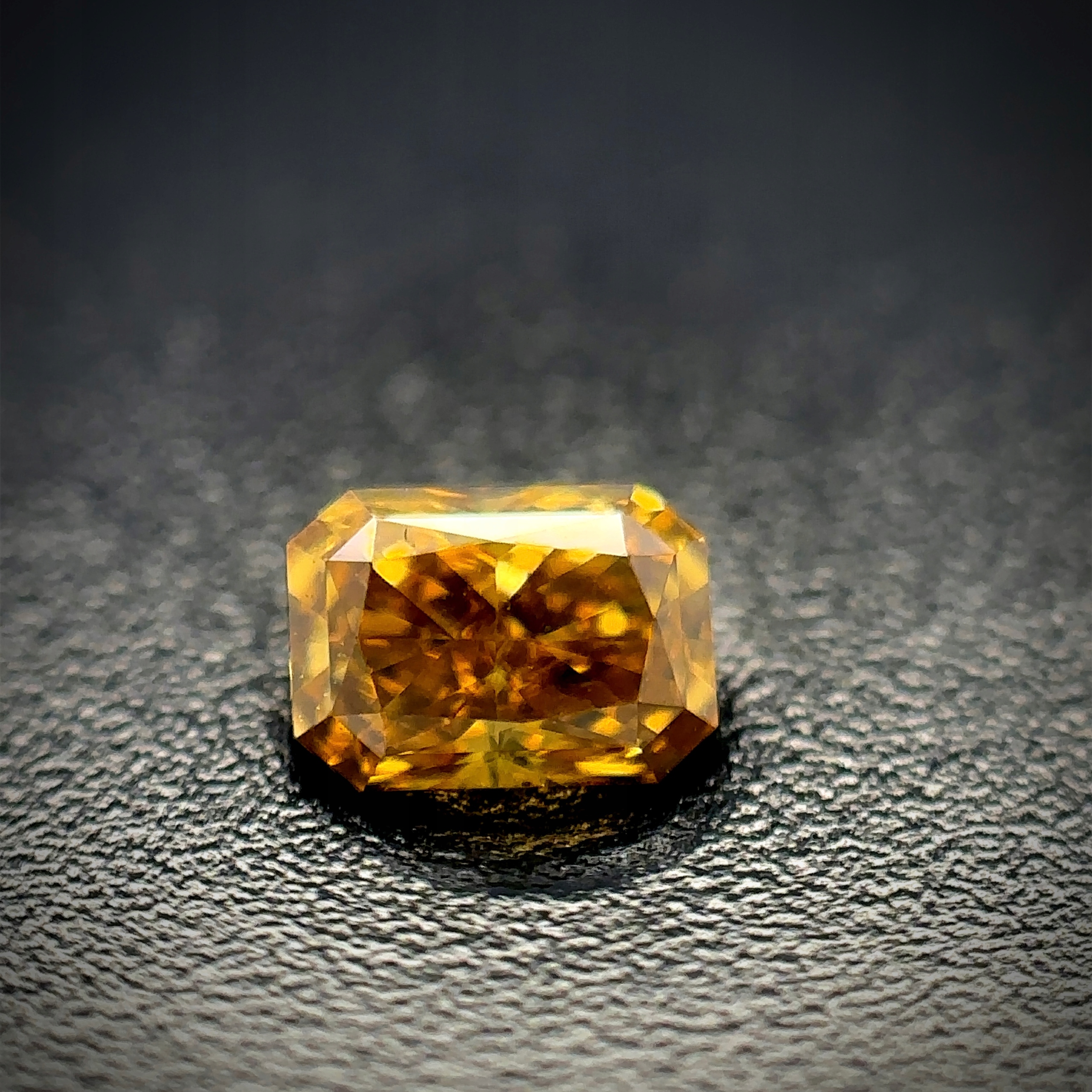 Přírodní Diamant 0.24ct Žlutý Radiant SI1 Igi certifikace