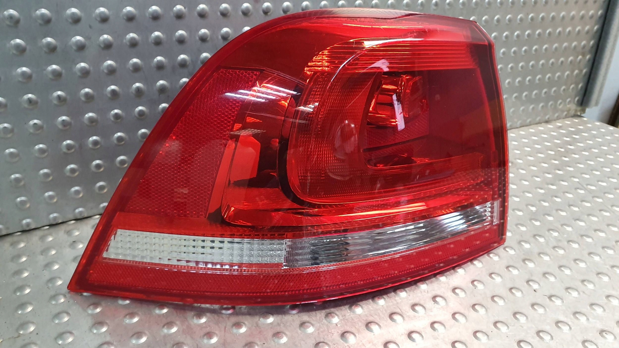 light rear part left VW TOUAREG II 10- 7P6945095B
